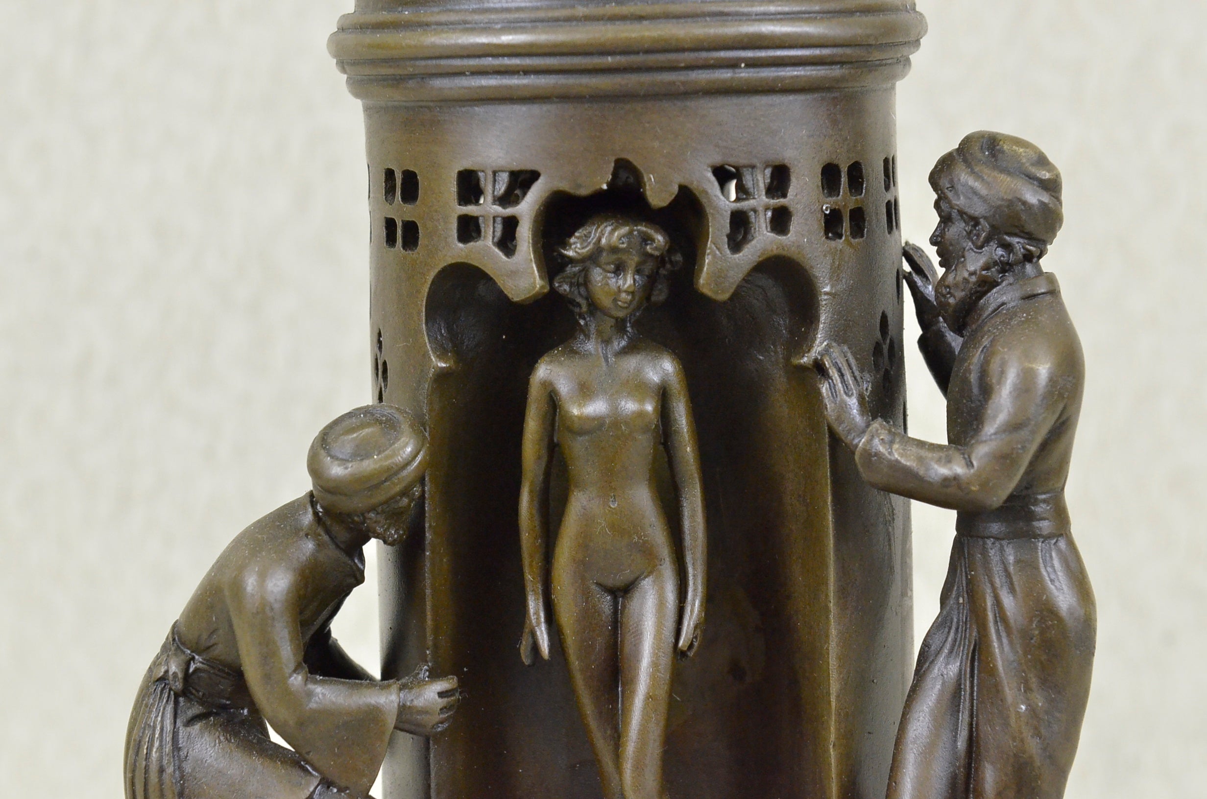 Peeping Ali Vintage Style Bronze Franz Bergman Vienna Bronze Arab Man Nude Art 15" x 6"