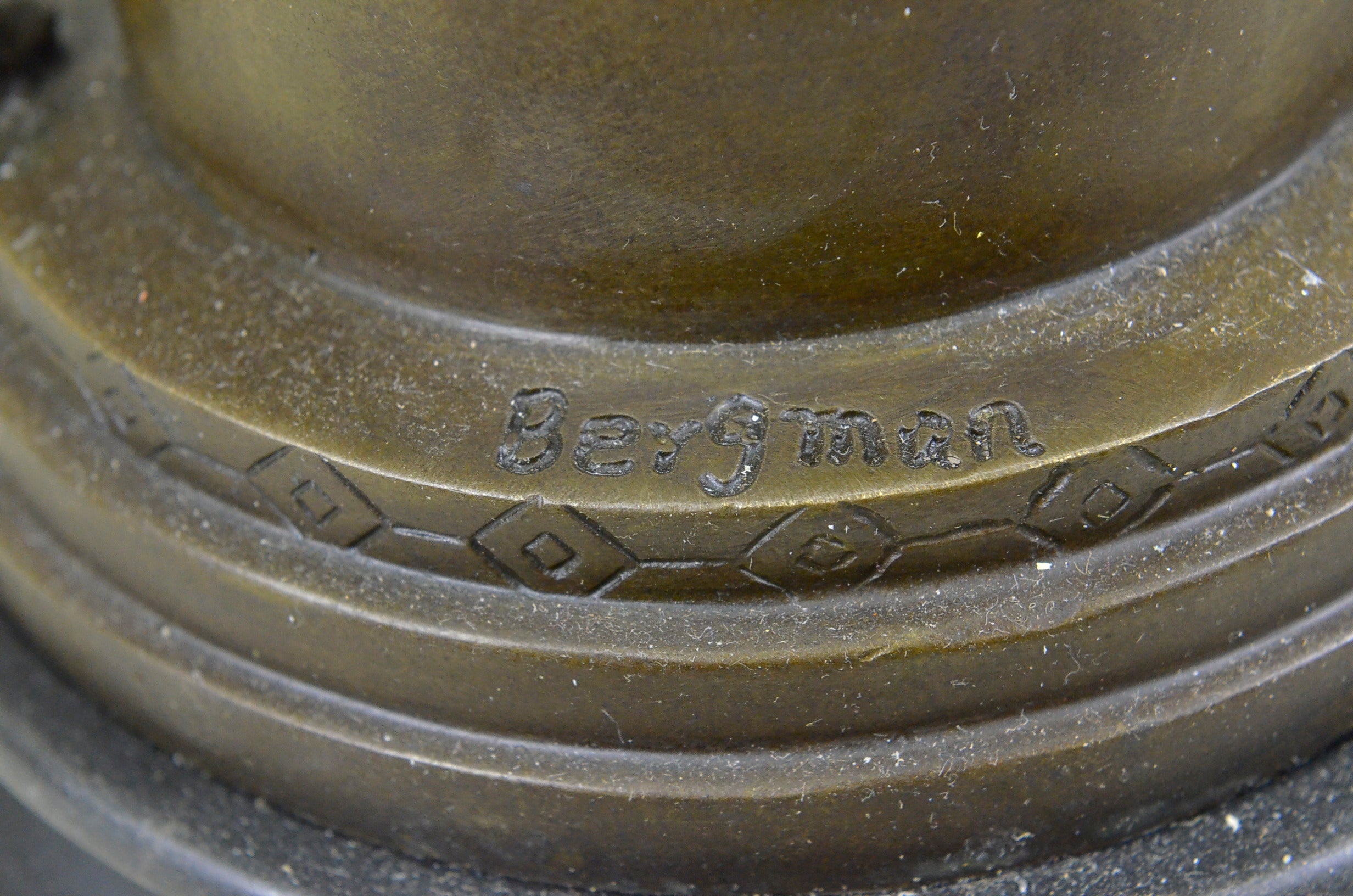 Peeping Ali Vintage Style Bronze Franz Bergman Vienna Bronze Arab Man Nude Art 15" x 6"