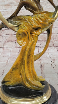 Hand Made Venus Goddess of Love Genuine Bronze Sculpture Signed Collett Statue