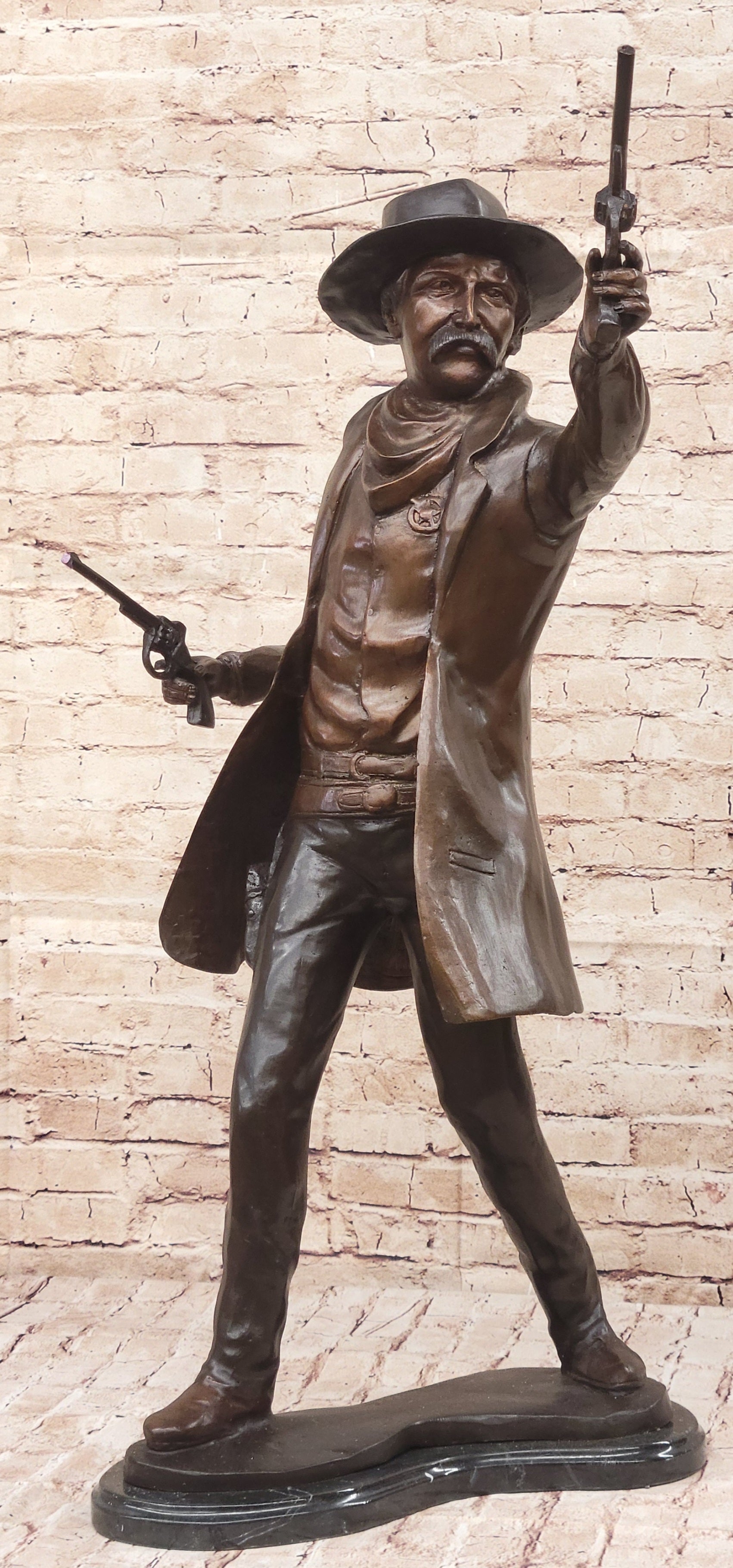Wyatt Earp Gunslinger Wild West Sheriff Dual Pistols Bronze
