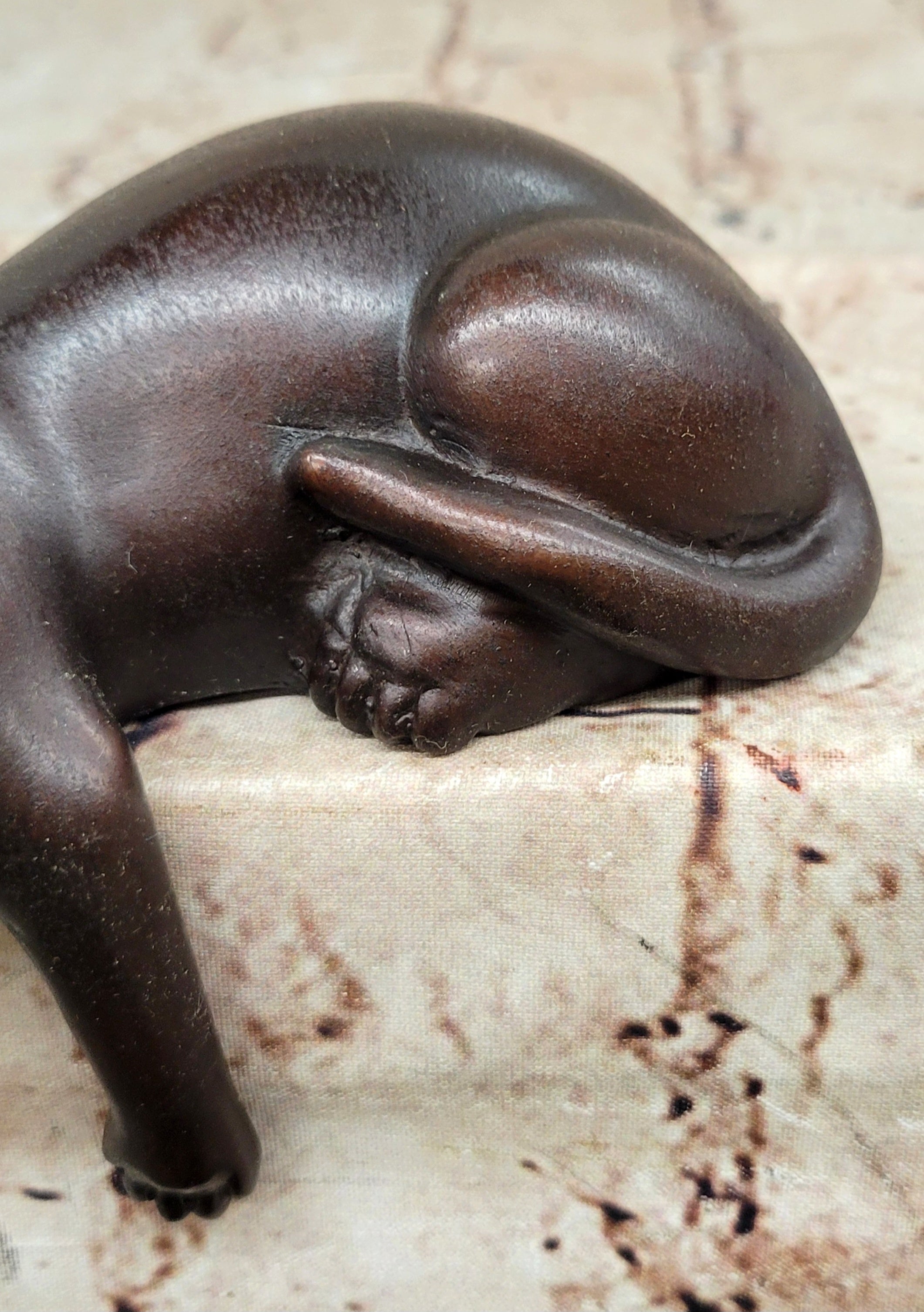 Lazy Cat Bronze – Minimalist Sleeping Kitty Signed Nardini