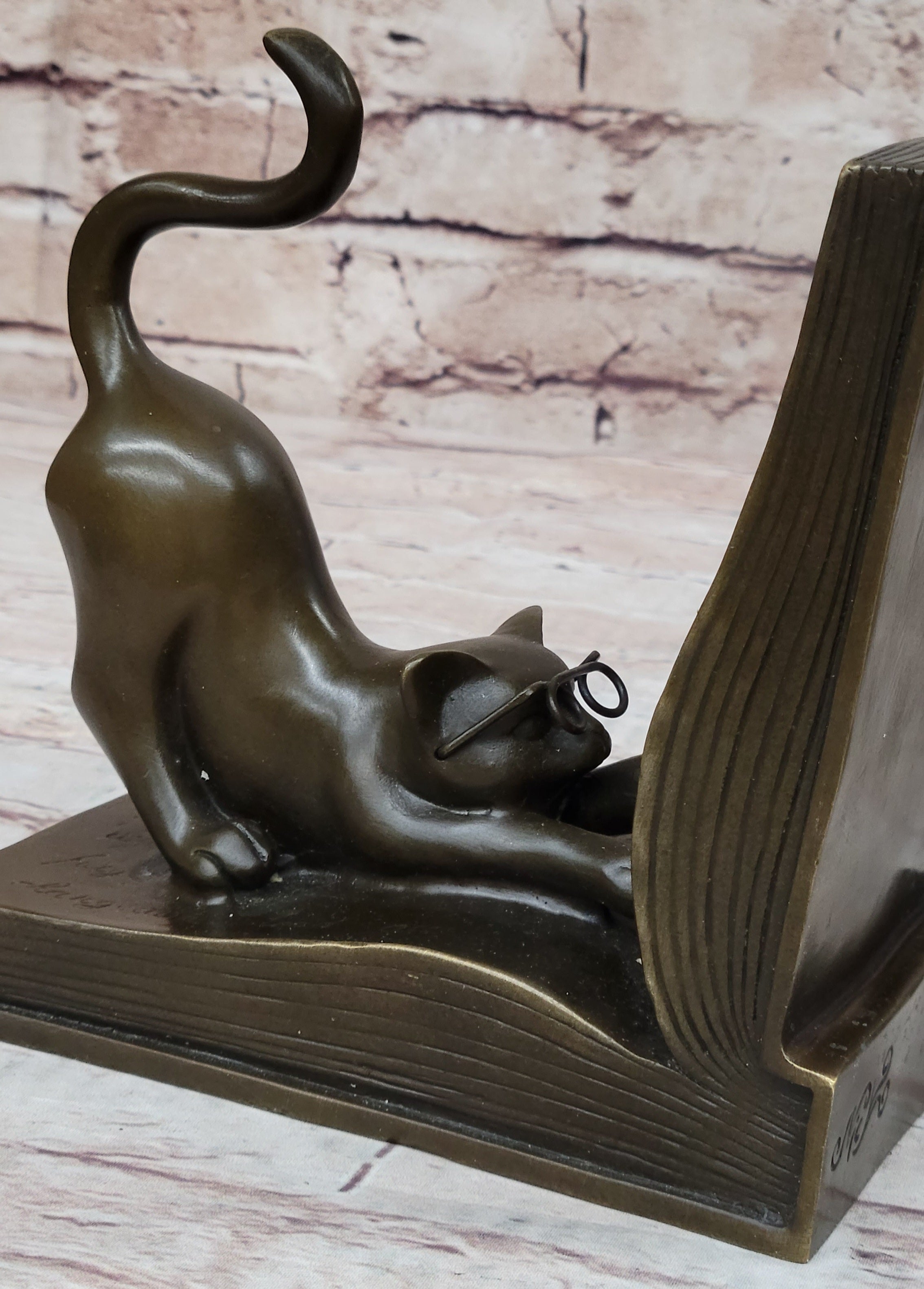 Playful Bronze Cat Bookends – Whimsical Feline Art
