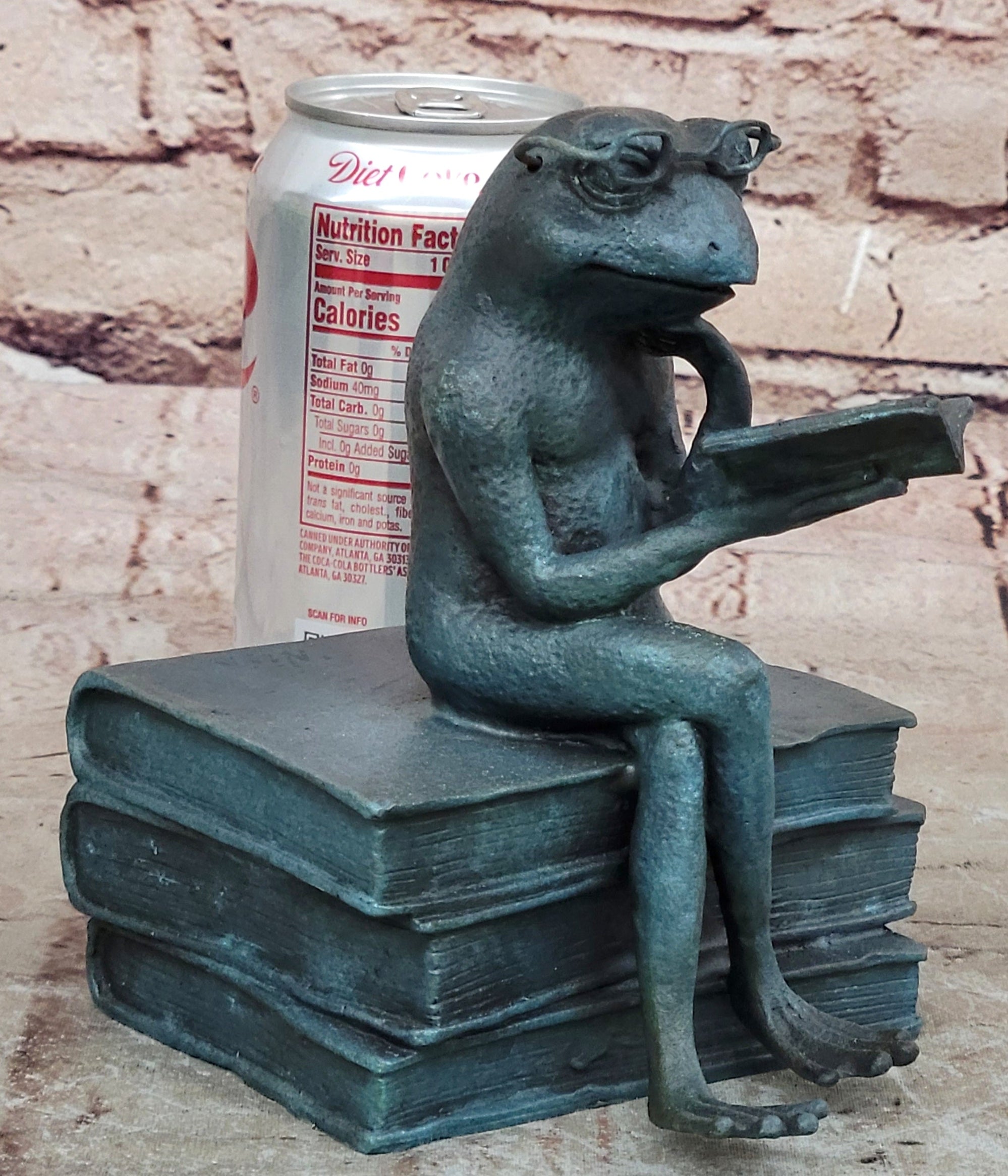 Bronze Frog Sculpture – Reading Frog with Glasses