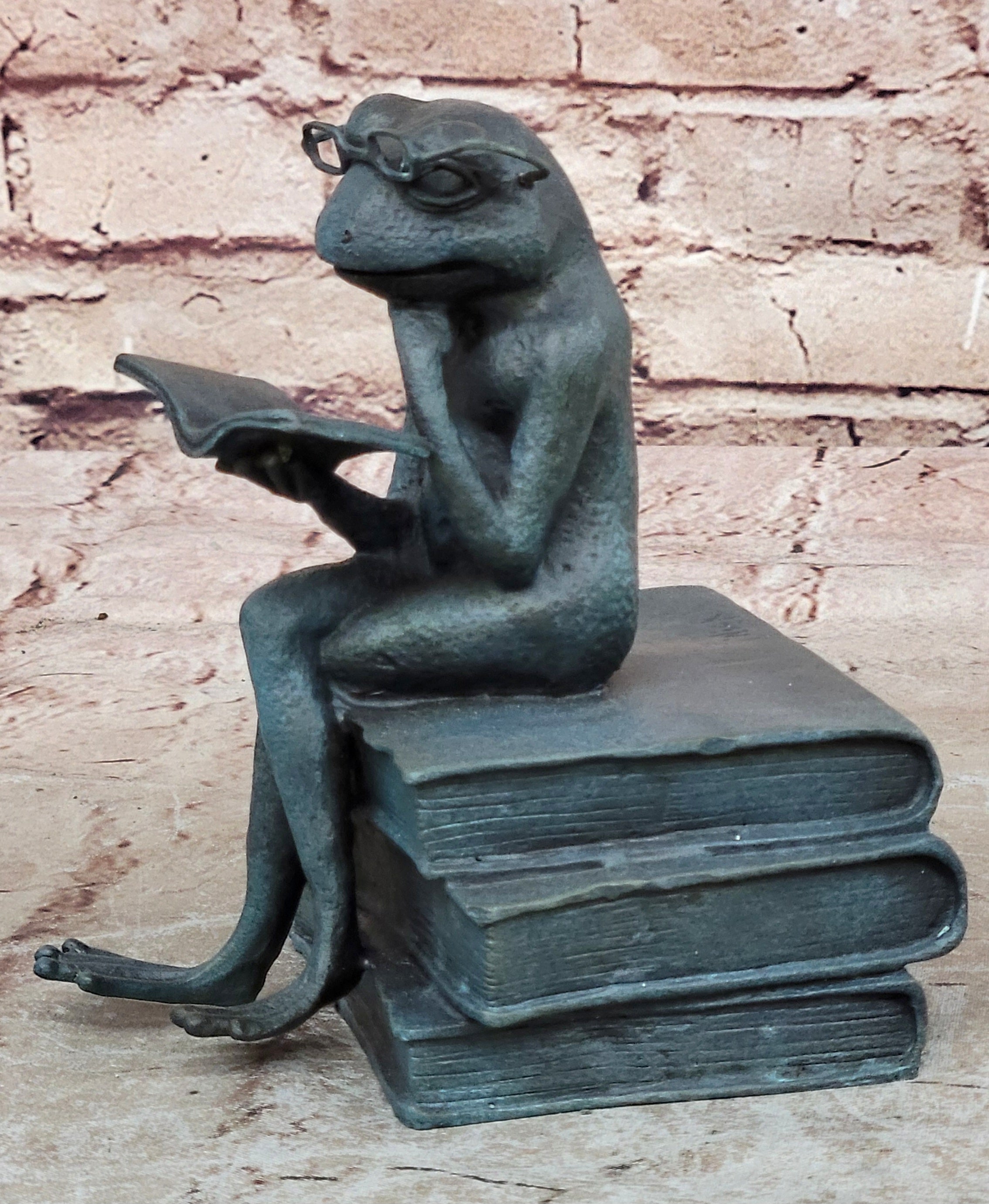 Bronze Frog Sculpture – Reading Frog with Glasses