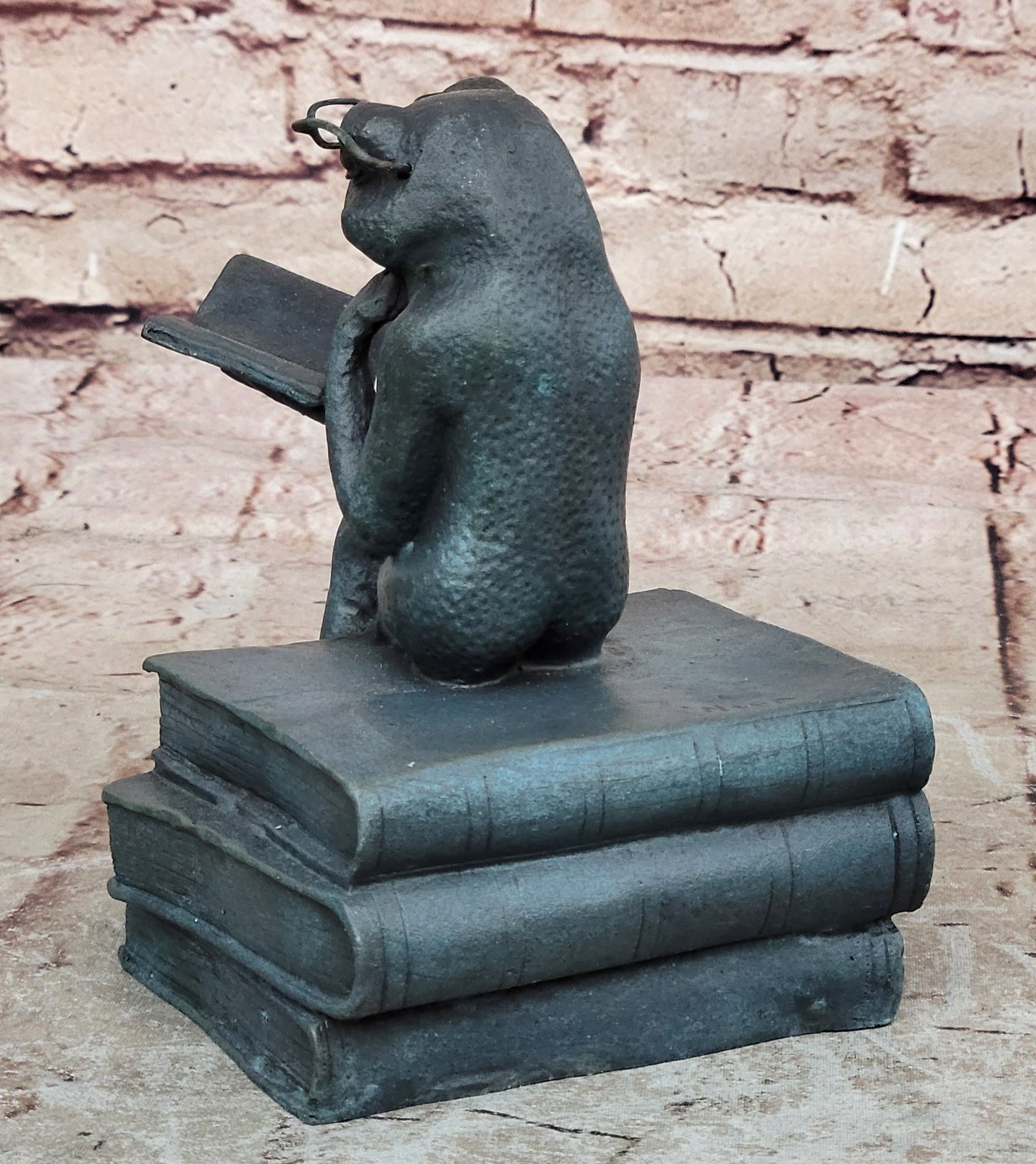 Bronze Frog Sculpture – Reading Frog with Glasses