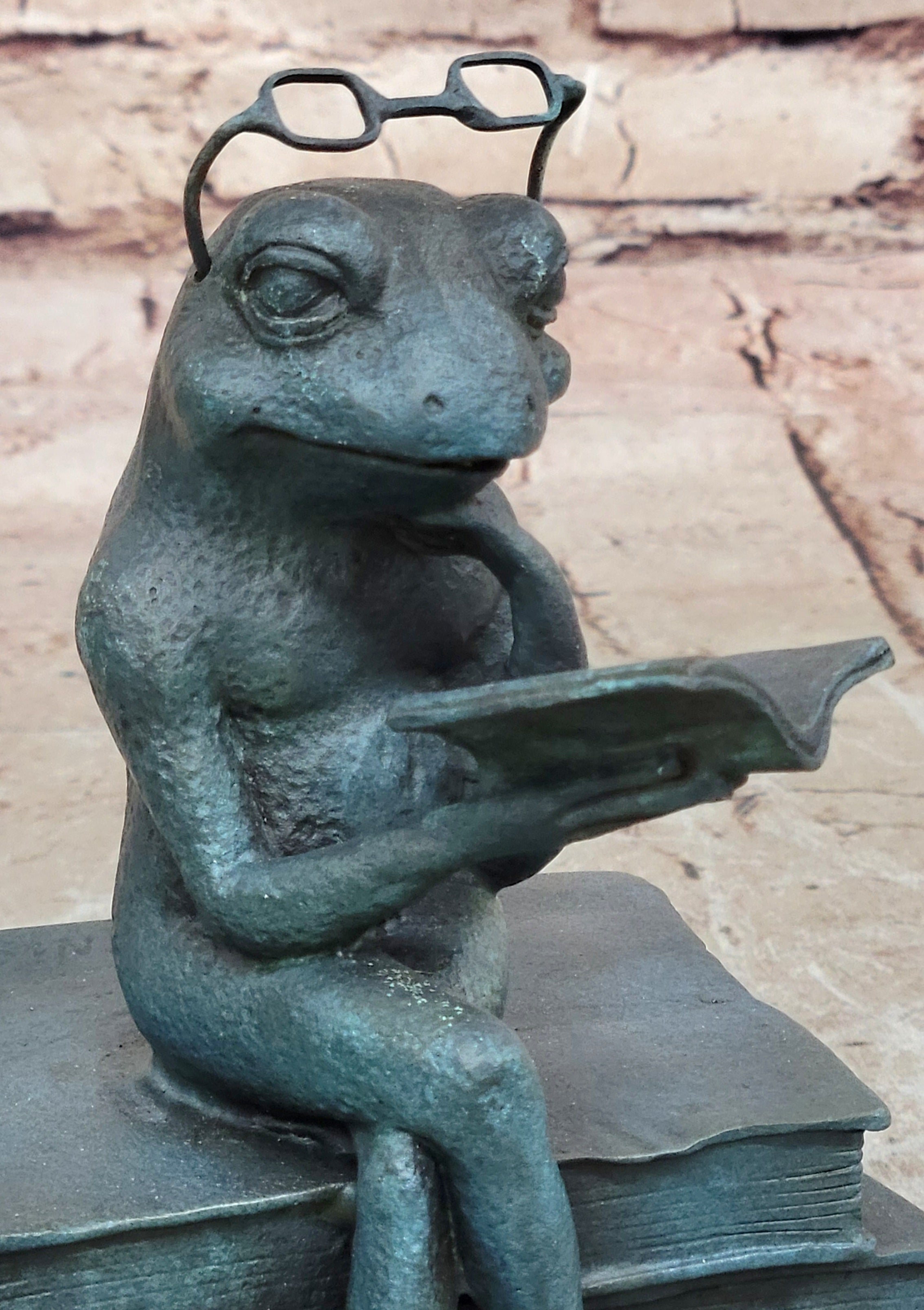Bronze Frog Sculpture – Reading Frog with Glasses