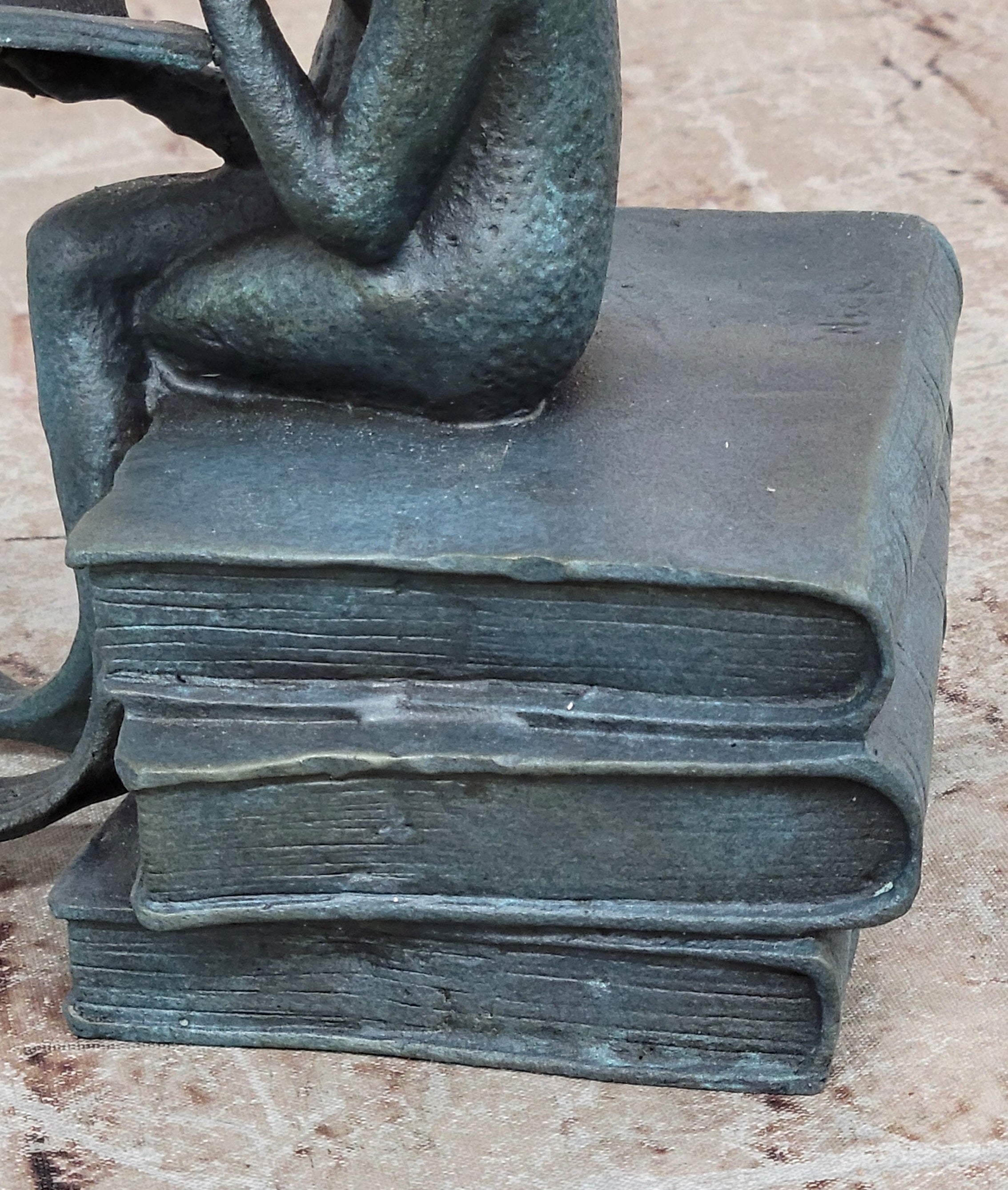 Bronze Frog Sculpture – Reading Frog with Glasses
