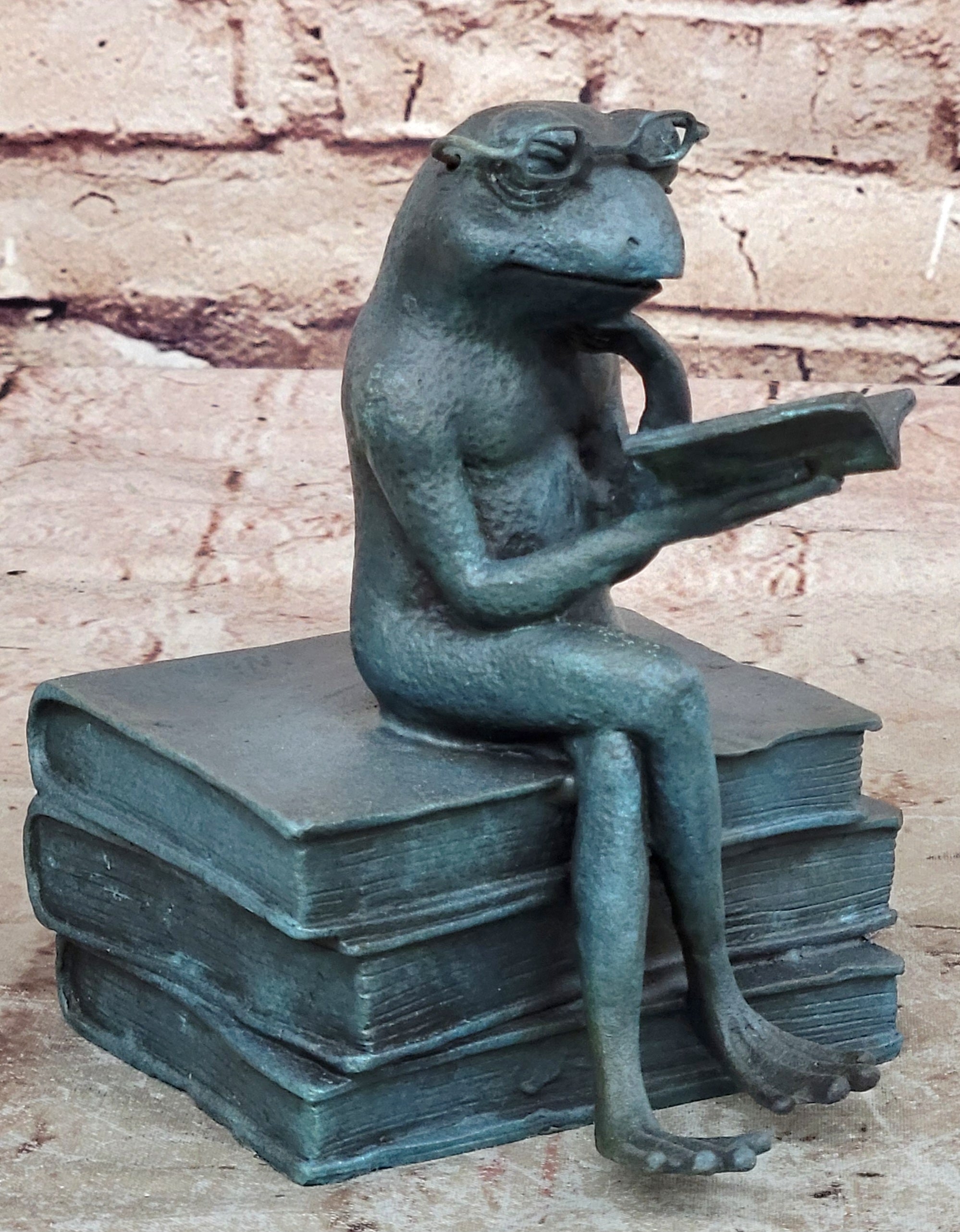Bronze Frog Sculpture – Reading Frog with Glasses