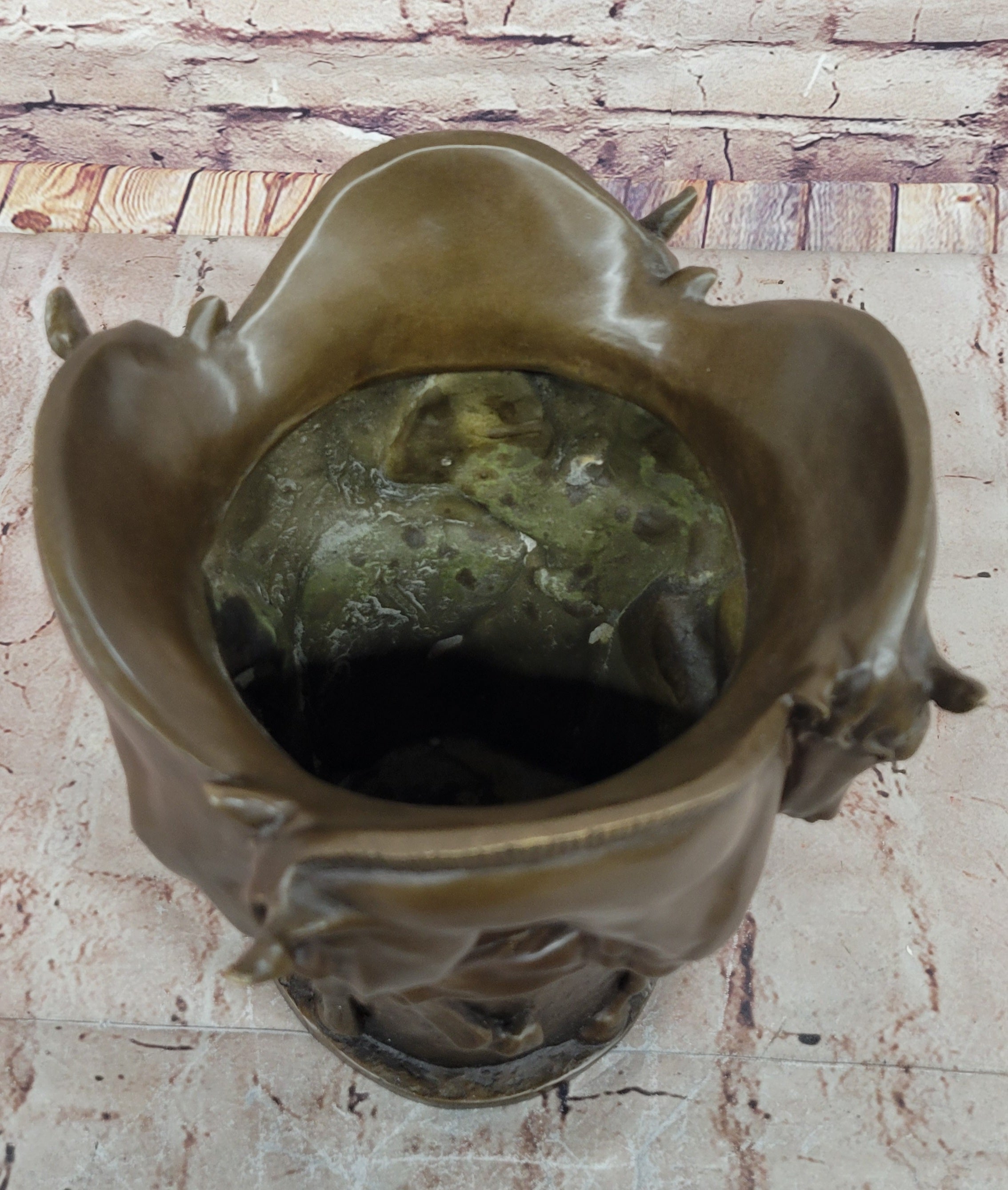 Bronze Vase with Sculpted Horses – Equestrian Art