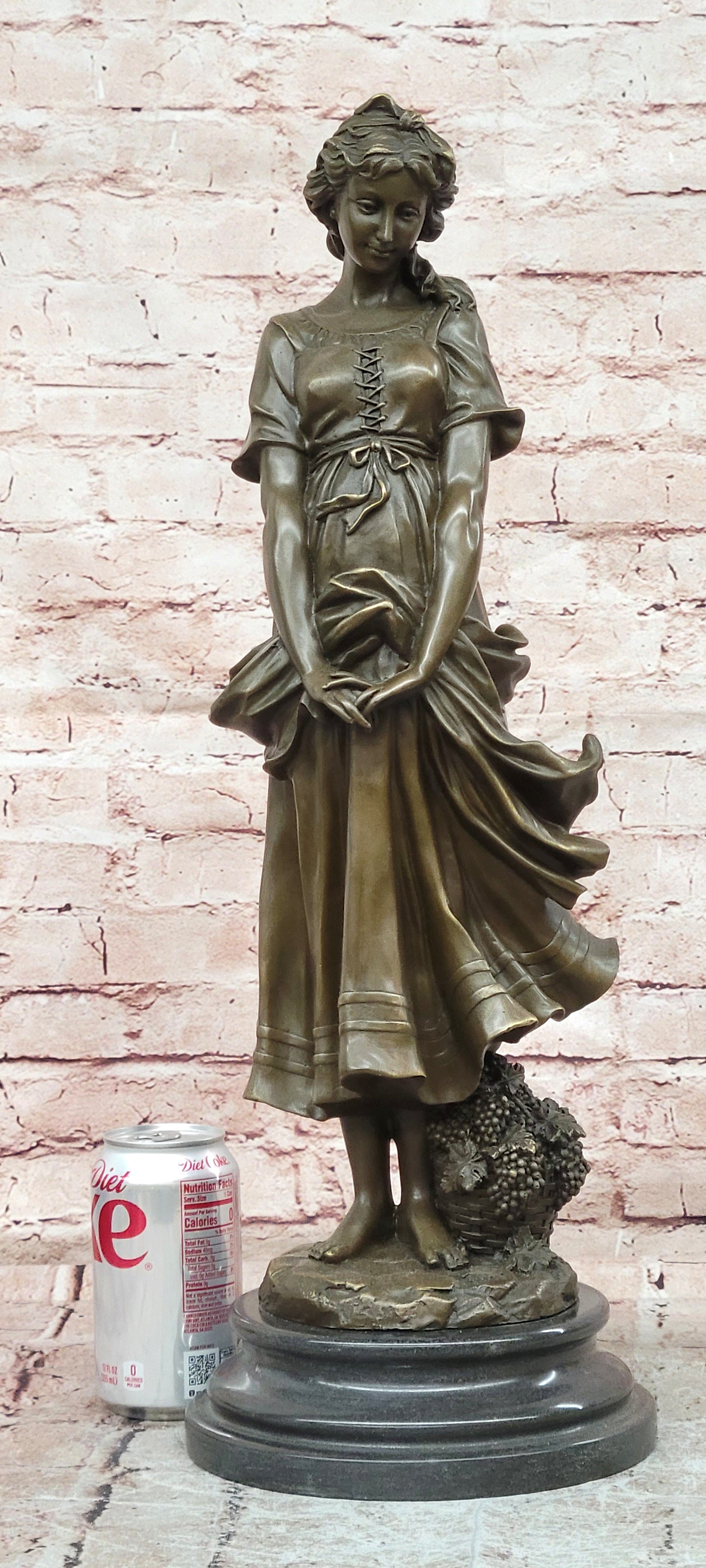 Hand Made juno Classical Woman Harvesting Grapes Bronze Sculpture Statue