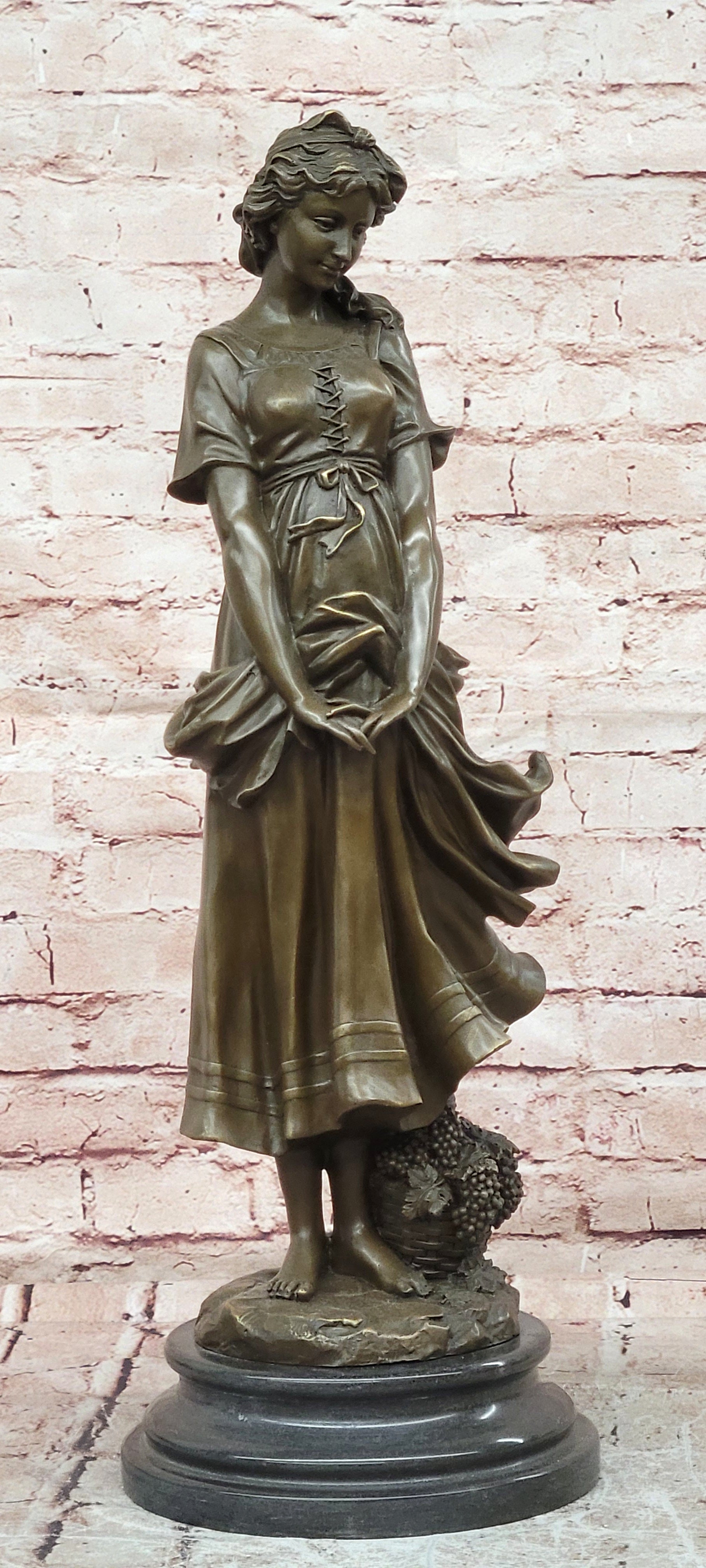 Hand Made juno Classical Woman Harvesting Grapes Bronze Sculpture Statue