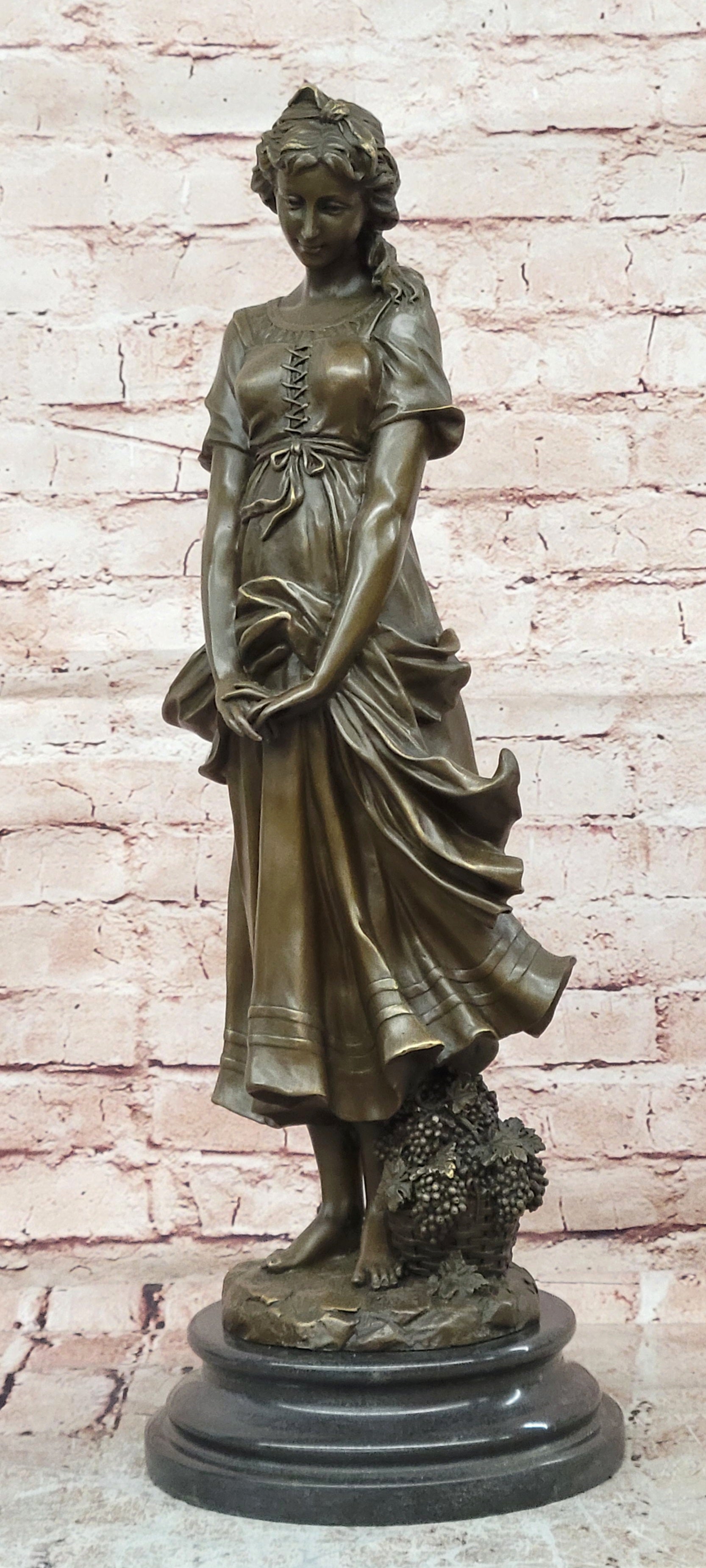 Hand Made juno Classical Woman Harvesting Grapes Bronze Sculpture Statue