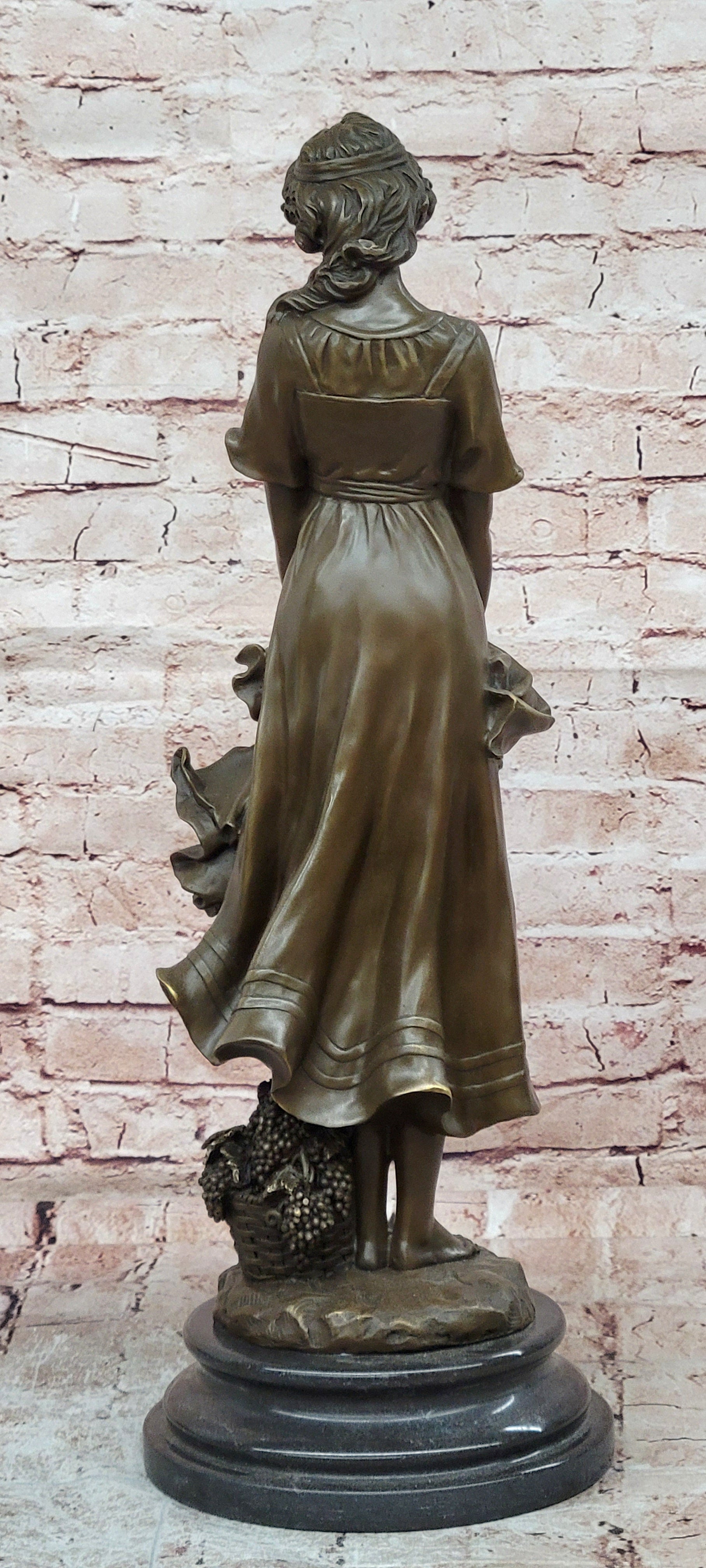 Hand Made juno Classical Woman Harvesting Grapes Bronze Sculpture Statue