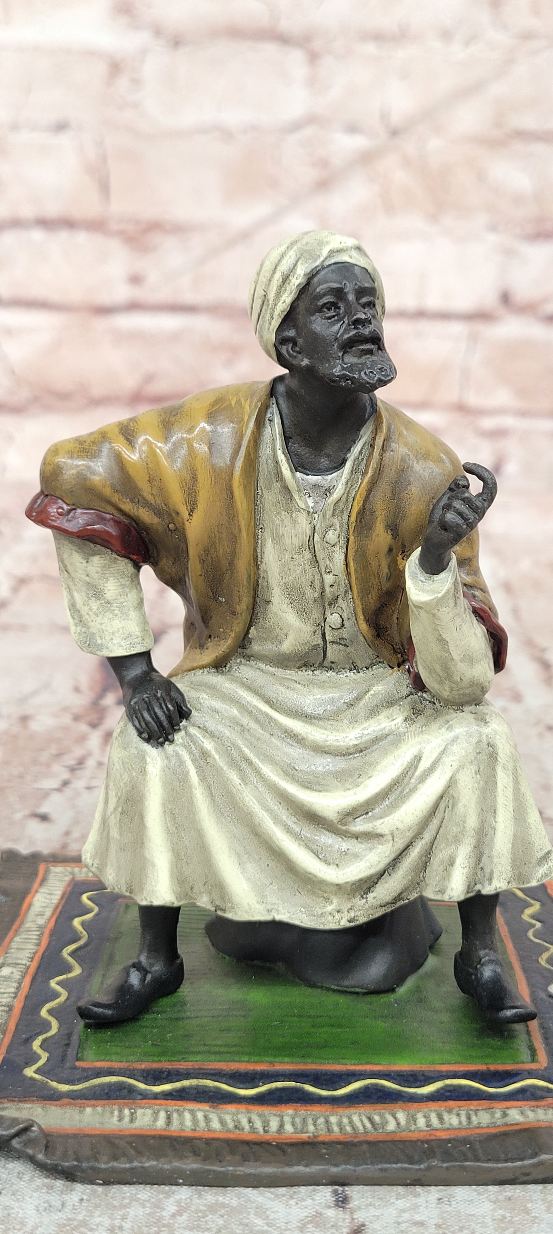 FRANZ BERGMAN GENUINE BRONZE SCULPTURE OF AN ORIENTAL MERCHANT ON CARPET COLLECTIBLE ART