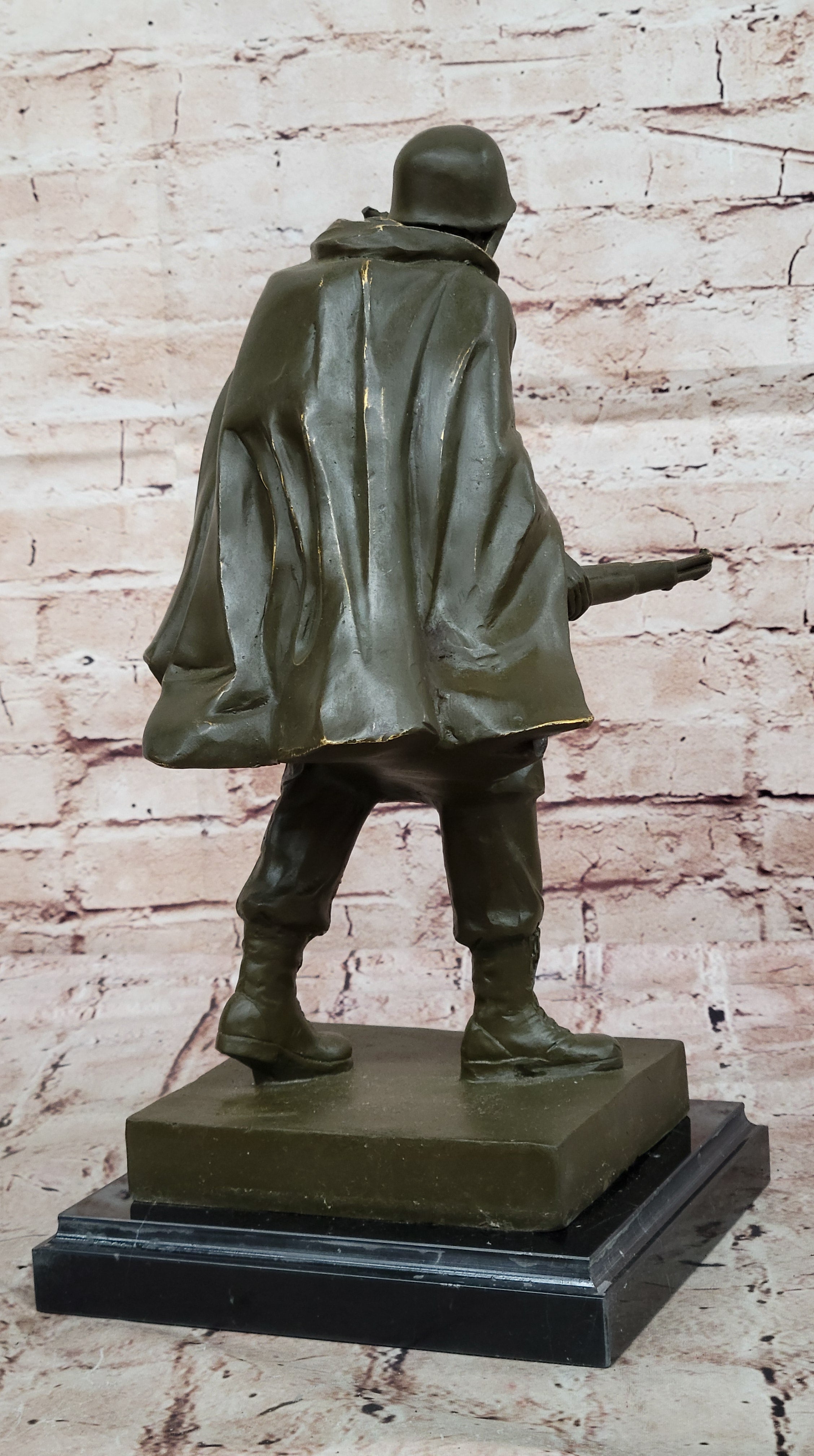 Bronze WWII Radio Operator Soldier – Military Tribute