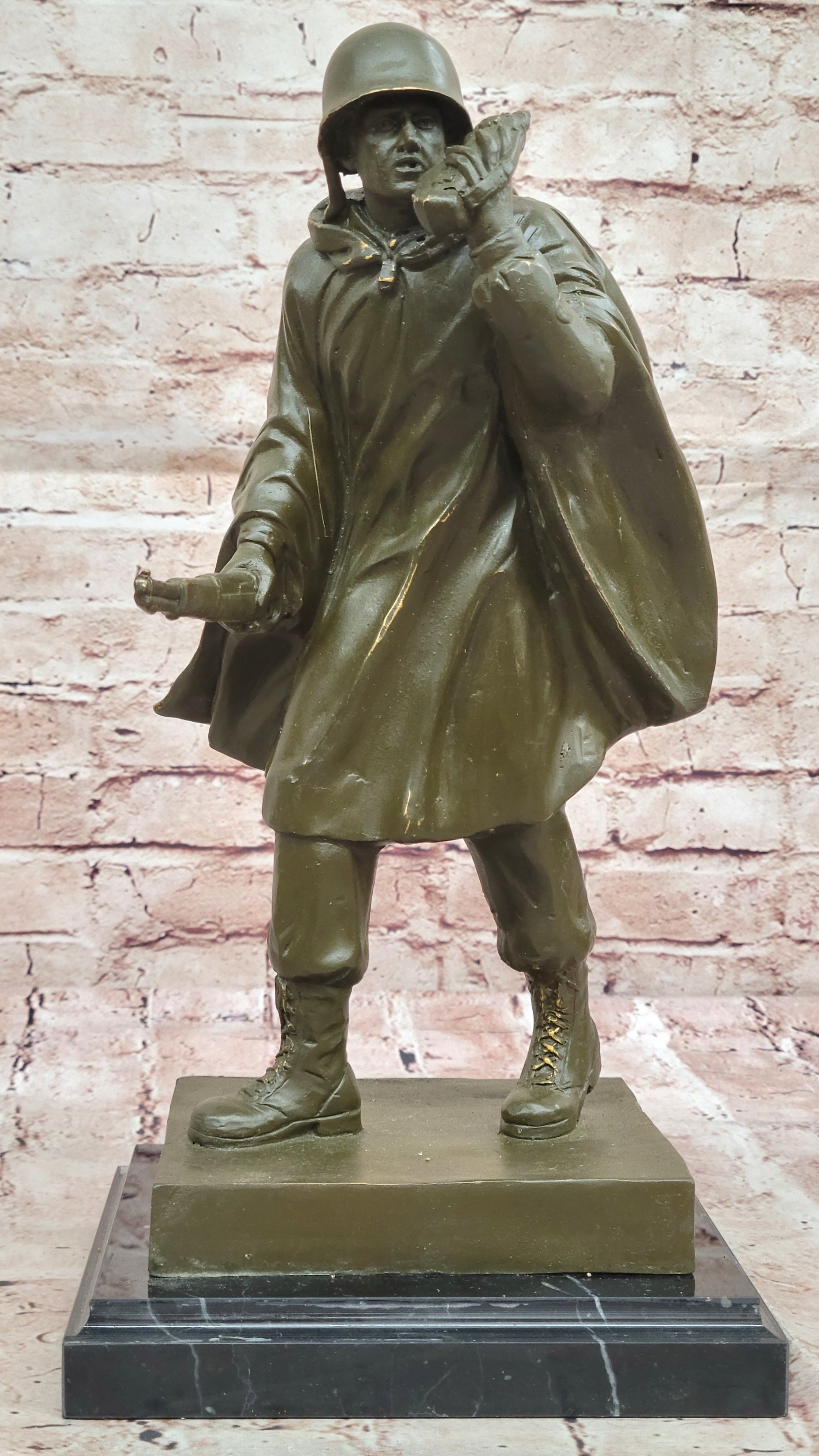 Bronze WWII Radio Operator Soldier – Military Tribute