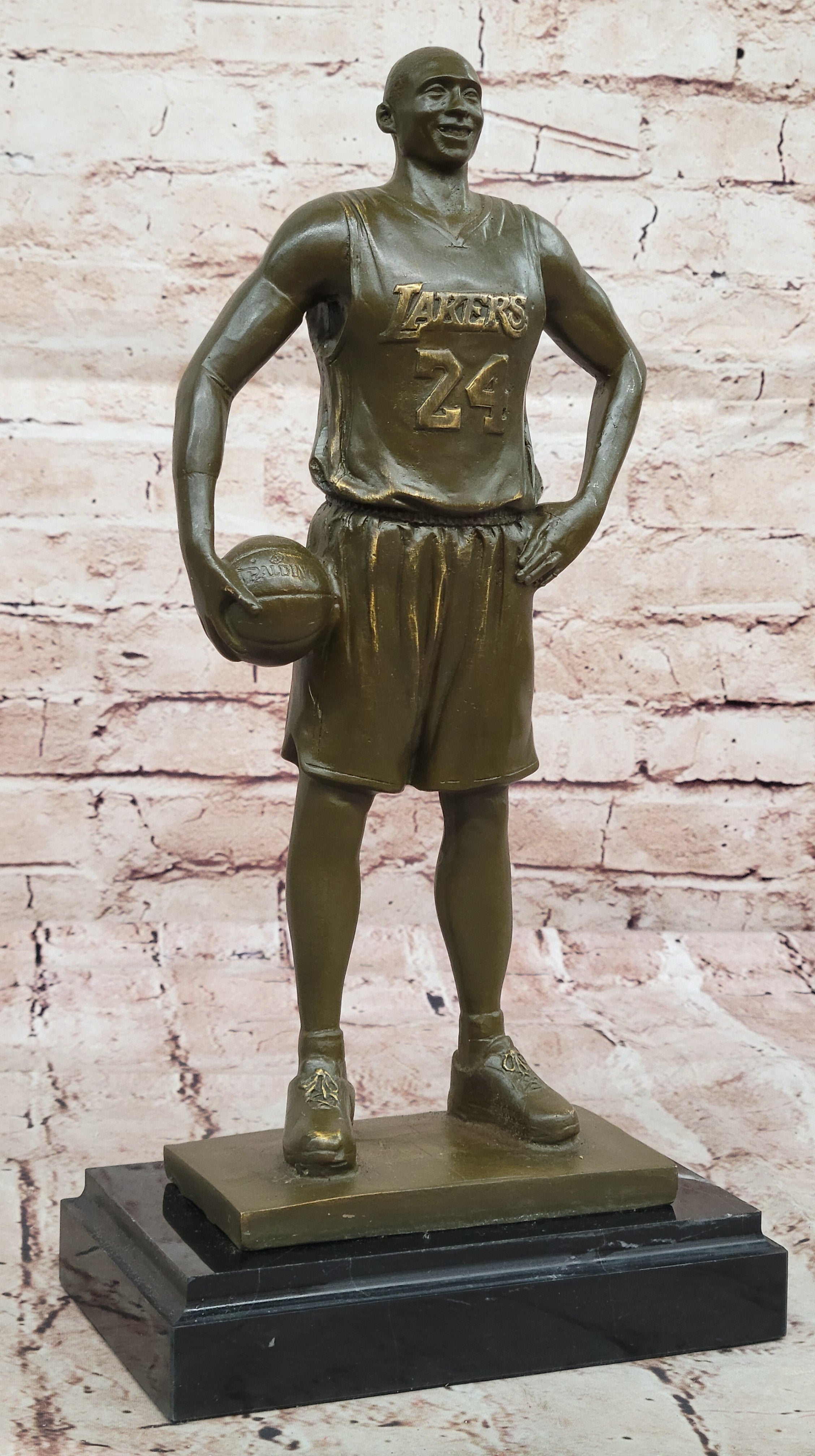 Bronze NBA Basketball Player - Kobe Bryant Lakers #24