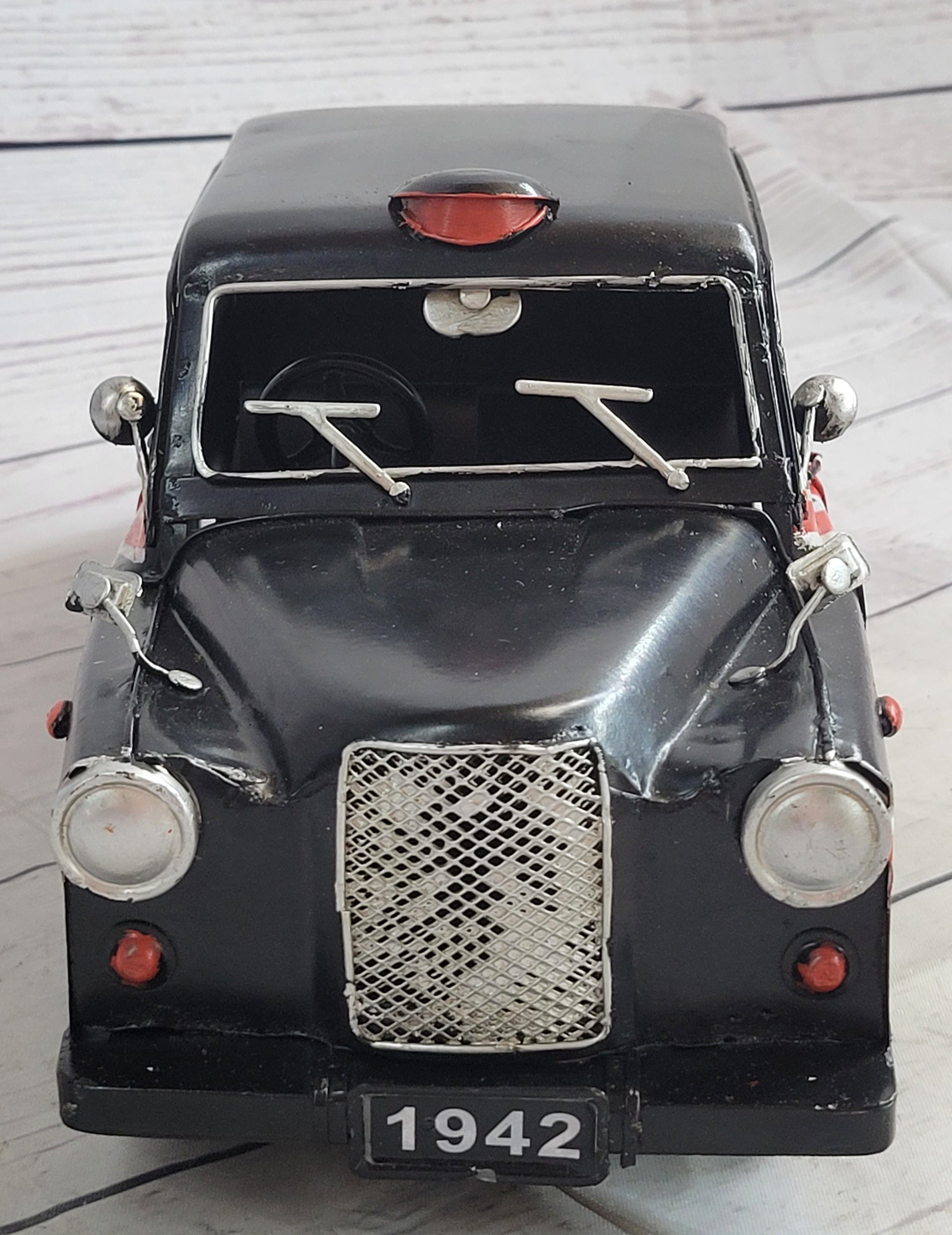 1966 Black London Taxi 1:12 Scale Model Car Artwork