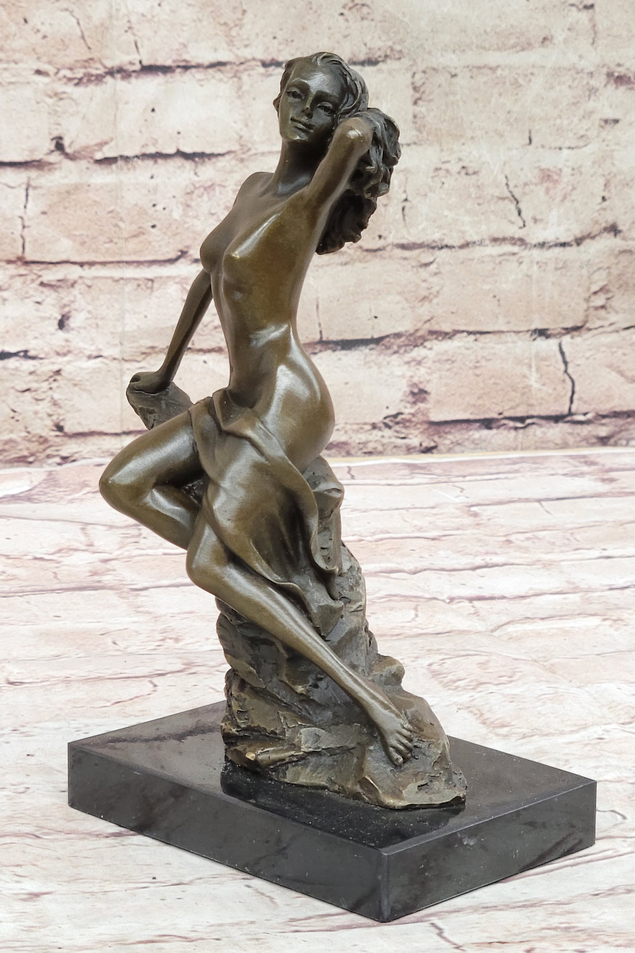 Nude Girl Posing - Bronze Sculpture by Aldo Vitaleh