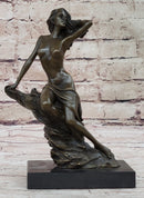 Nude Girl Posing - Bronze Sculpture by Aldo Vitaleh