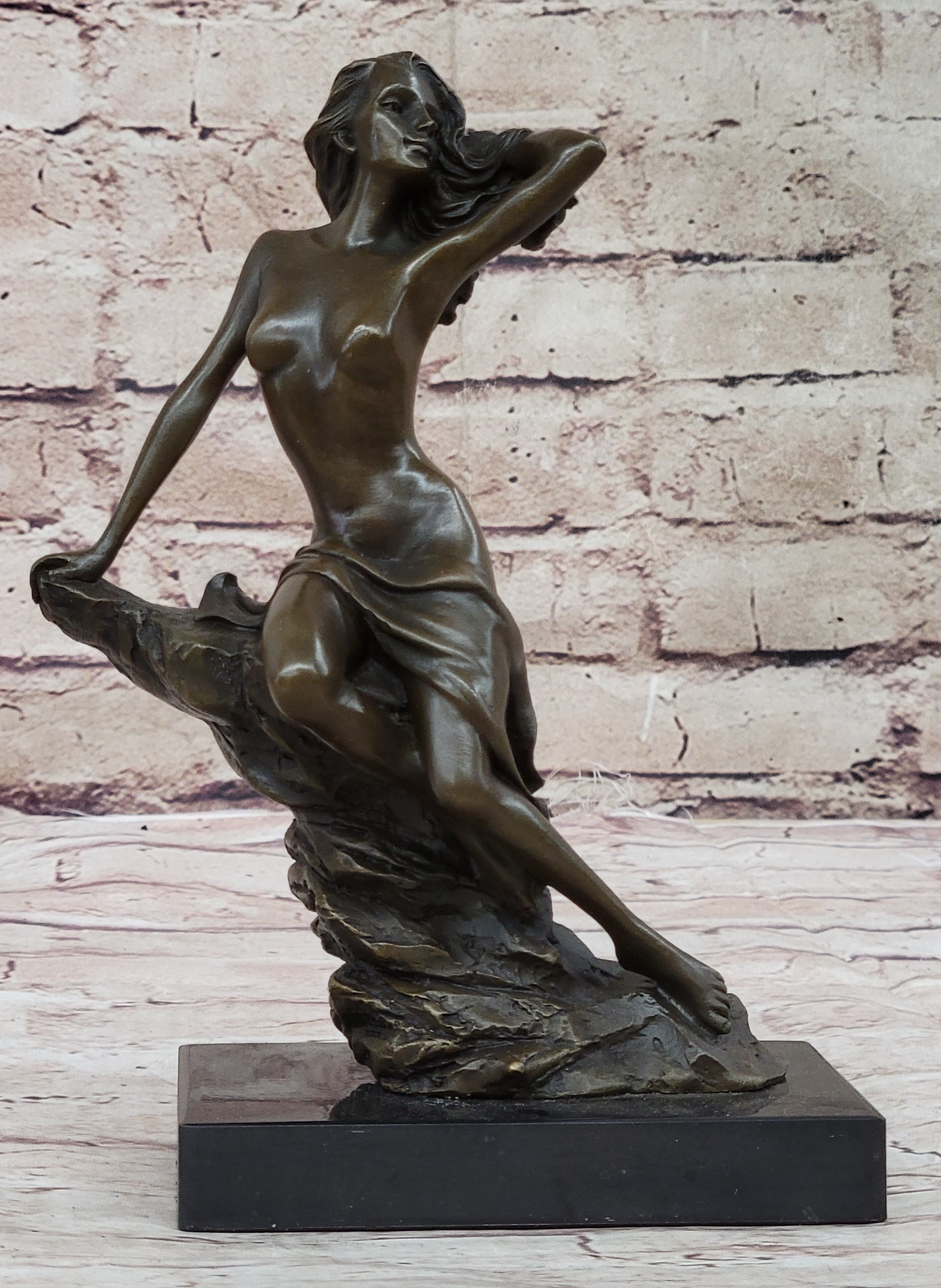 Nude Girl Posing - Bronze Sculpture by Aldo Vitaleh