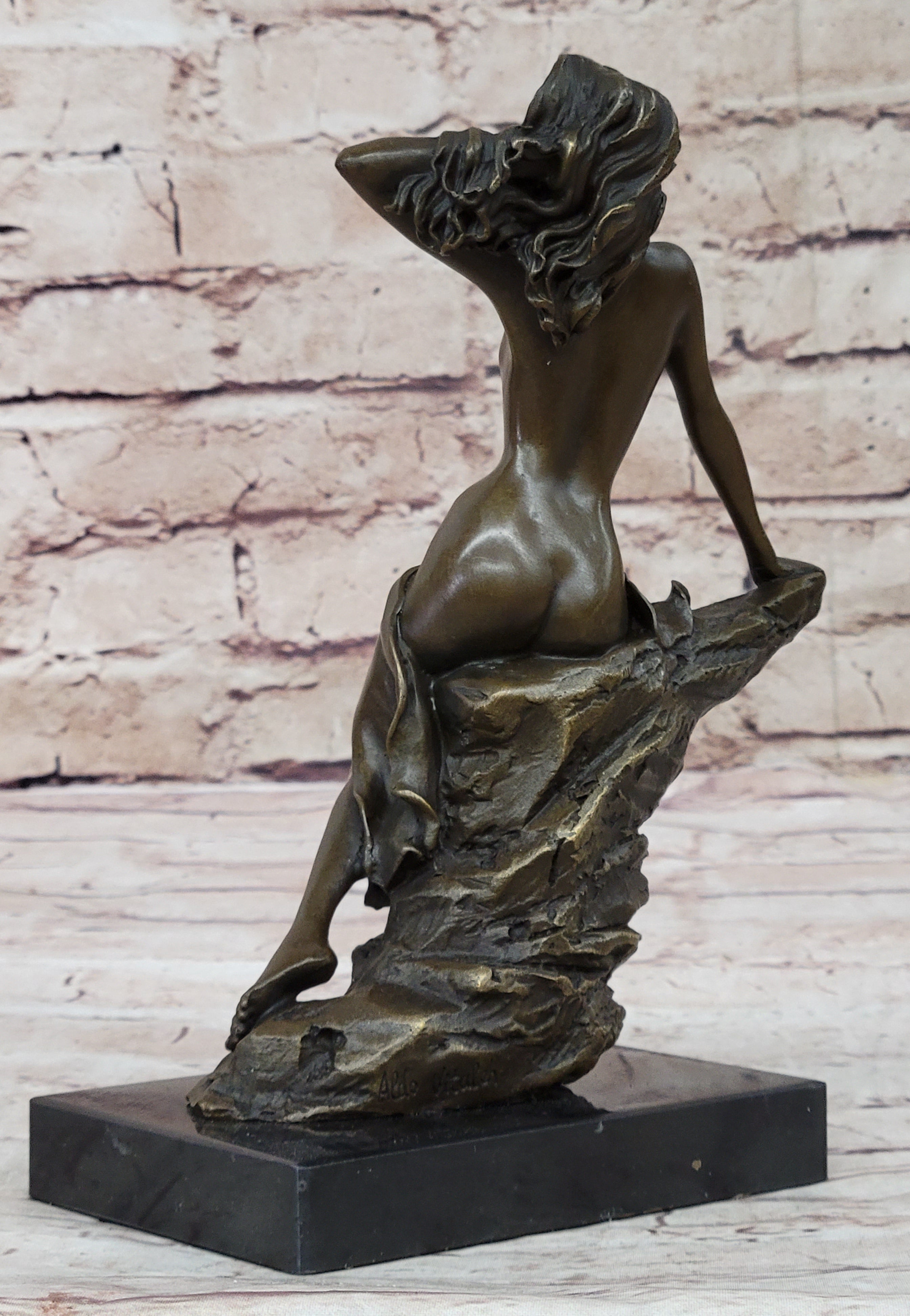 Nude Girl Posing - Bronze Sculpture by Aldo Vitaleh