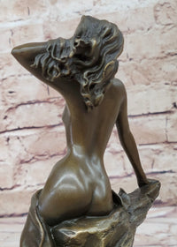Nude Girl Posing - Bronze Sculpture by Aldo Vitaleh