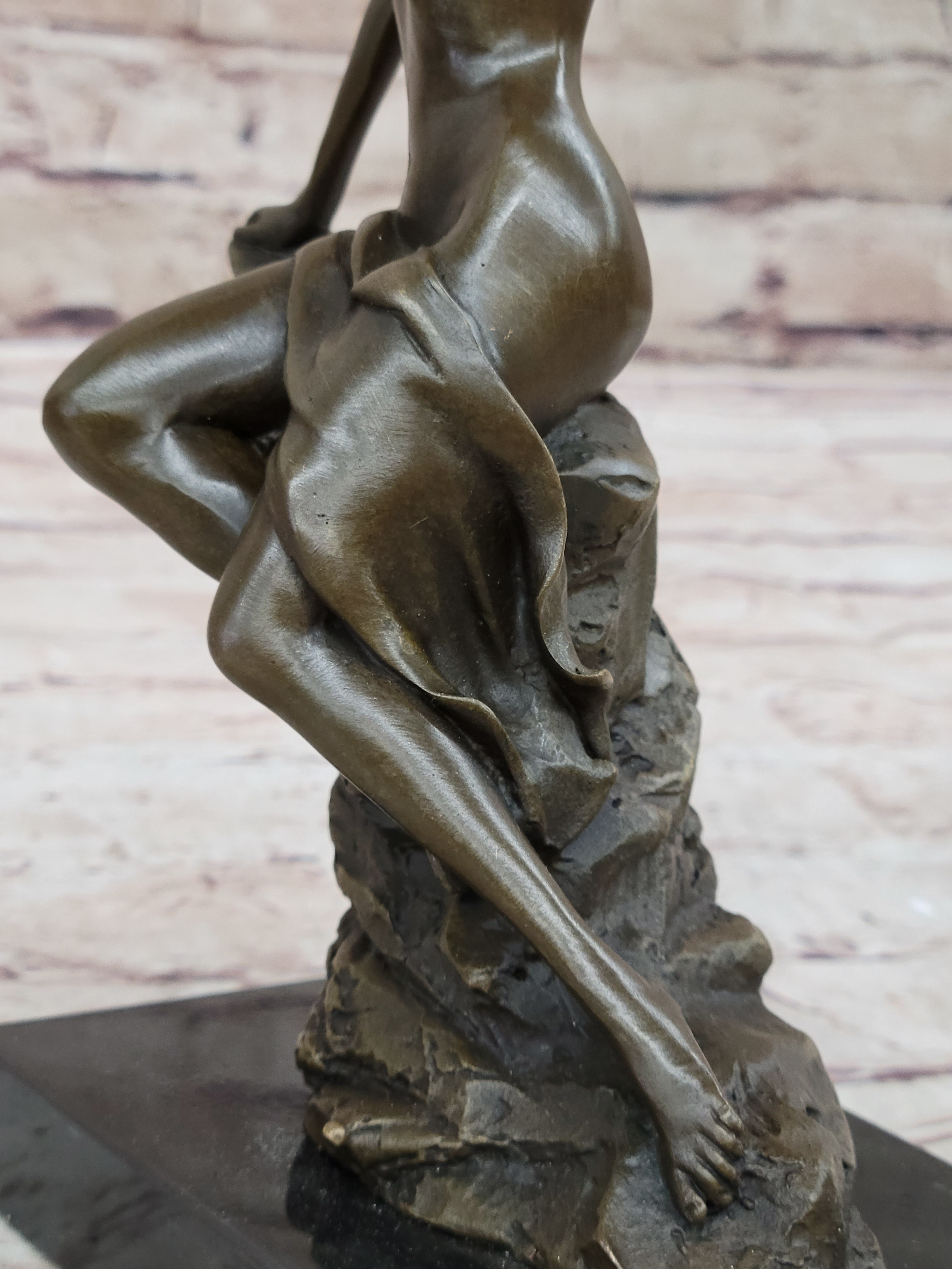 Nude Girl Posing - Bronze Sculpture by Aldo Vitaleh