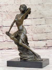 Nude Girl Posing - Bronze Sculpture by Aldo Vitaleh