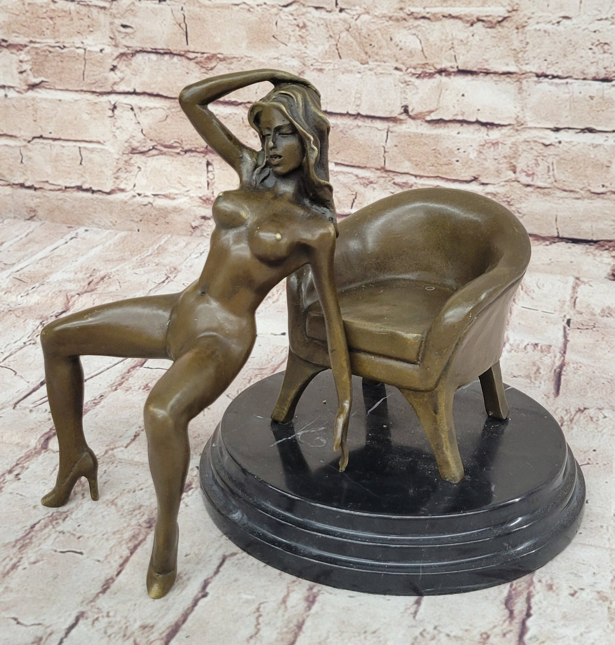 Erotic Nude Woman on Couch - Sculpture by Mavchi