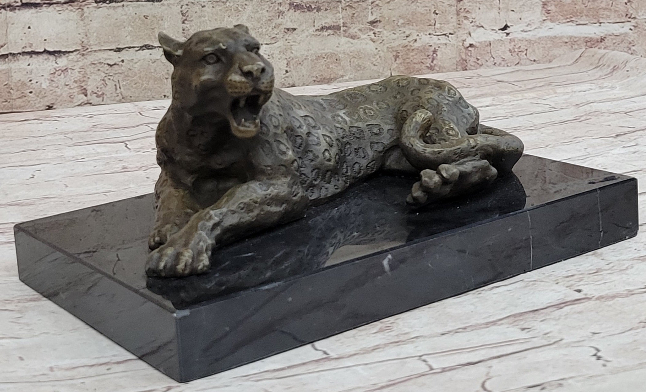 Hot Cast Bronze Cheetah Jaguar Leopard Sculpture on Marble Base