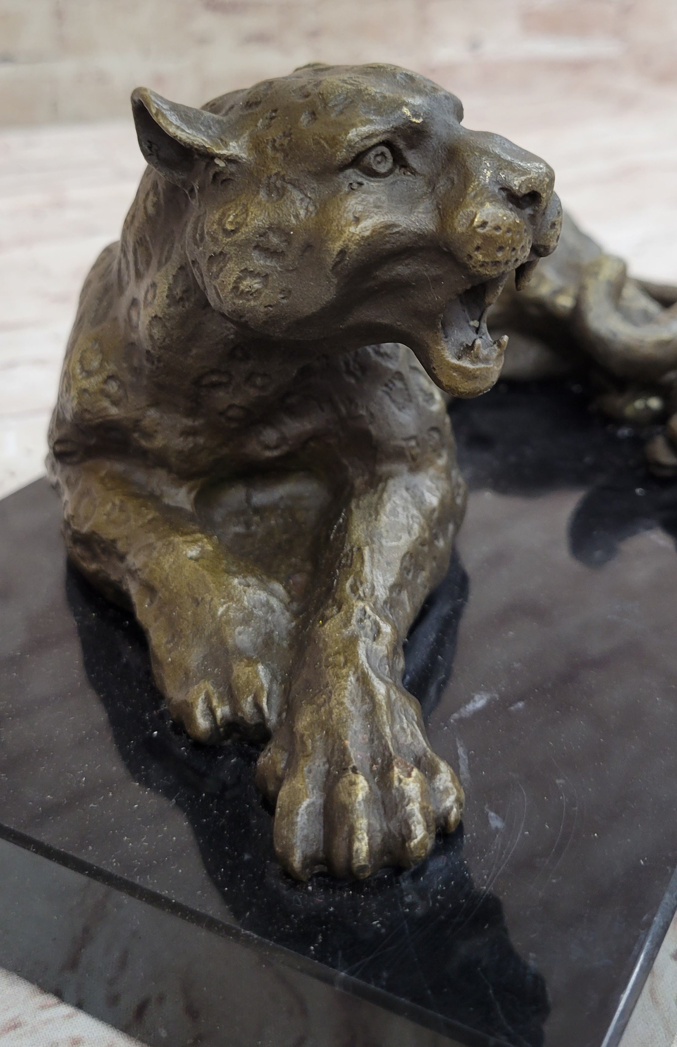 Hot Cast Bronze Cheetah Jaguar Leopard Sculpture on Marble Base