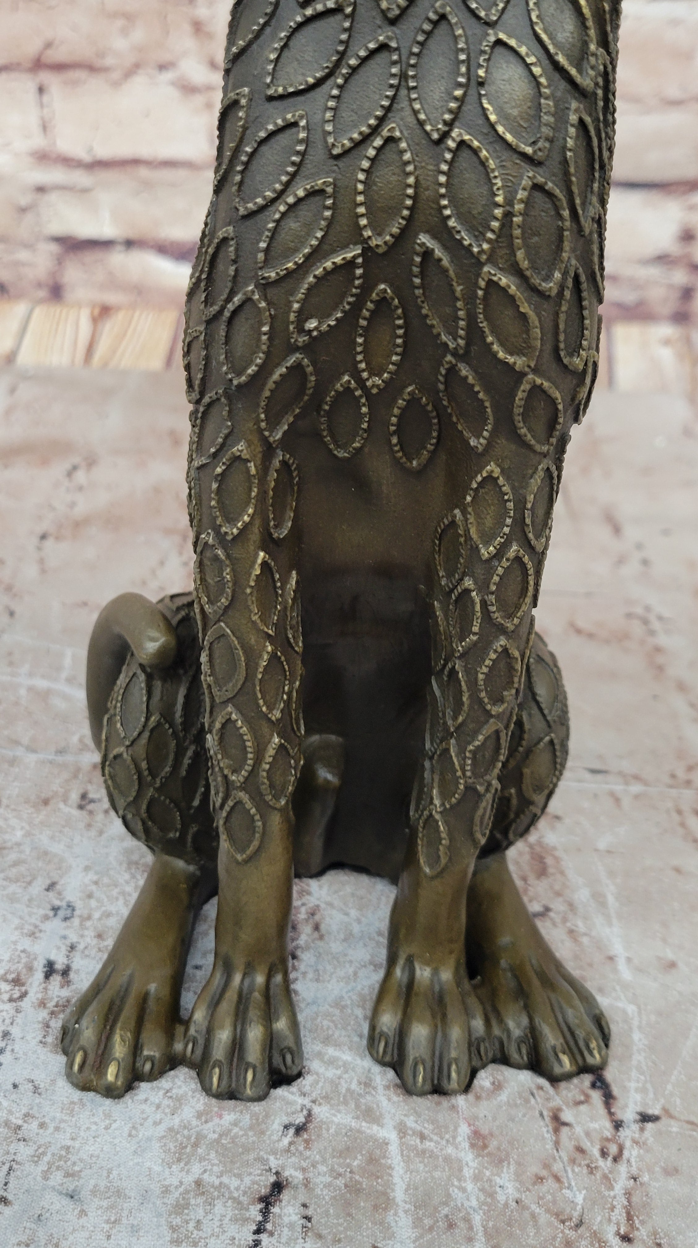 Stylized Bronze Leopard Sculpture – Modern Big Cat Art