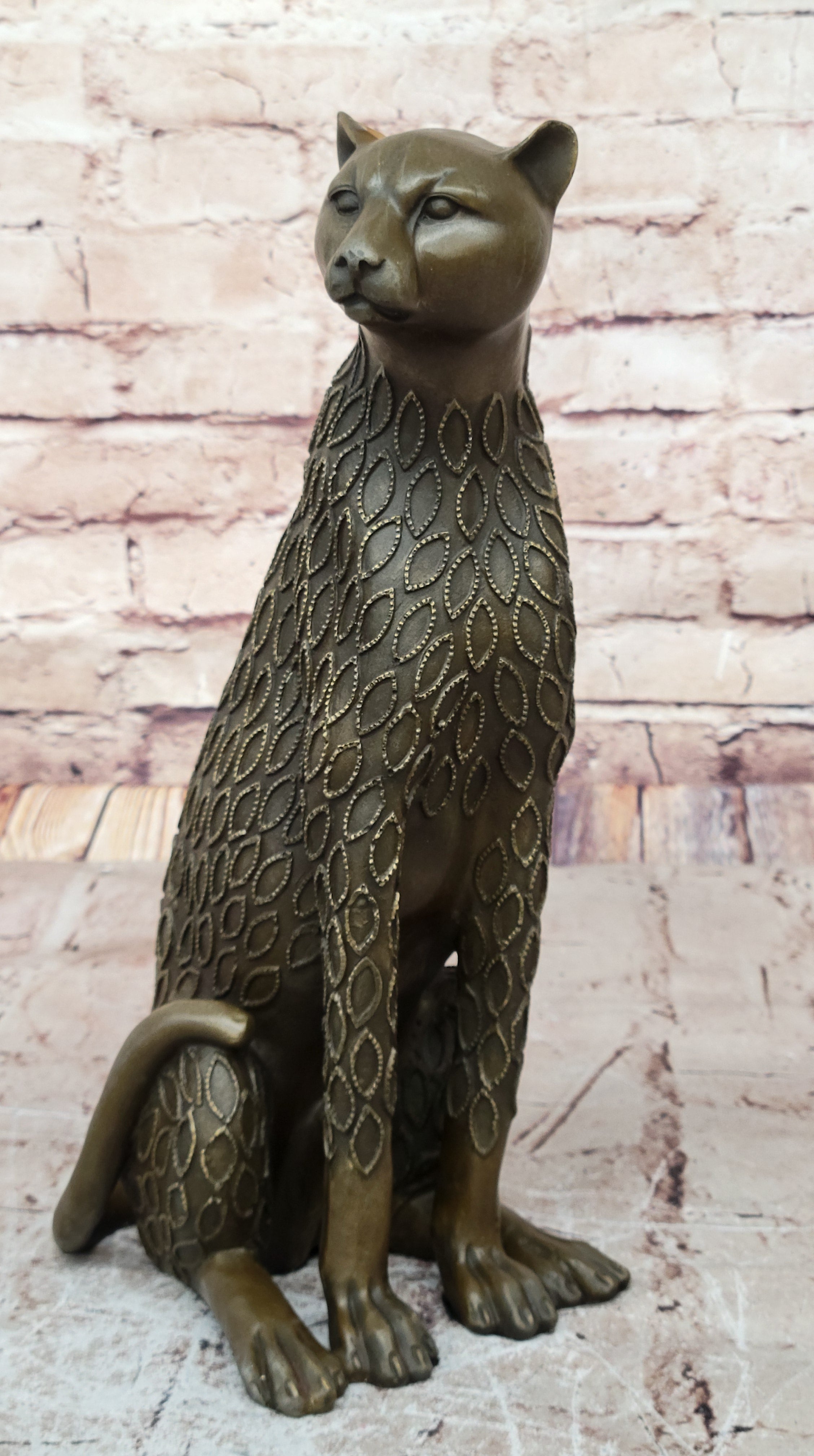 Stylized Bronze Leopard Sculpture – Modern Big Cat Art
