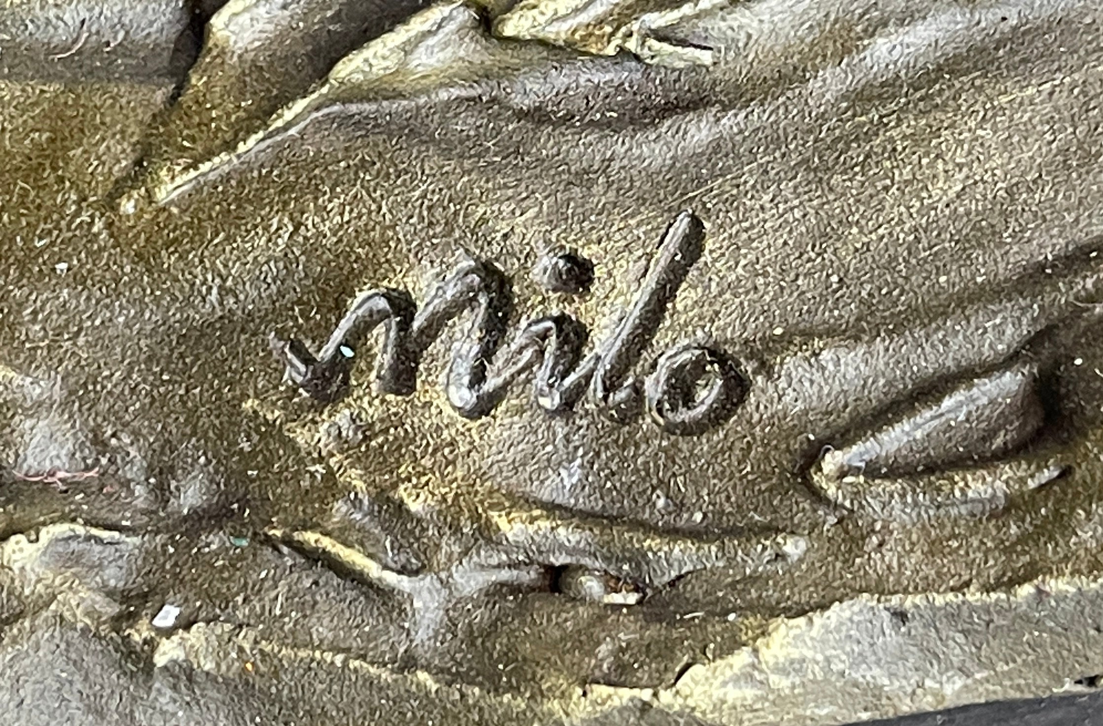 Hot Cast Bronze Howling Wolf Sculpture by Milo