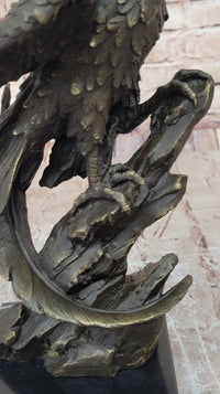 Bronze Eagle Sculpture – Majestic Bird of Prey on Marble Base