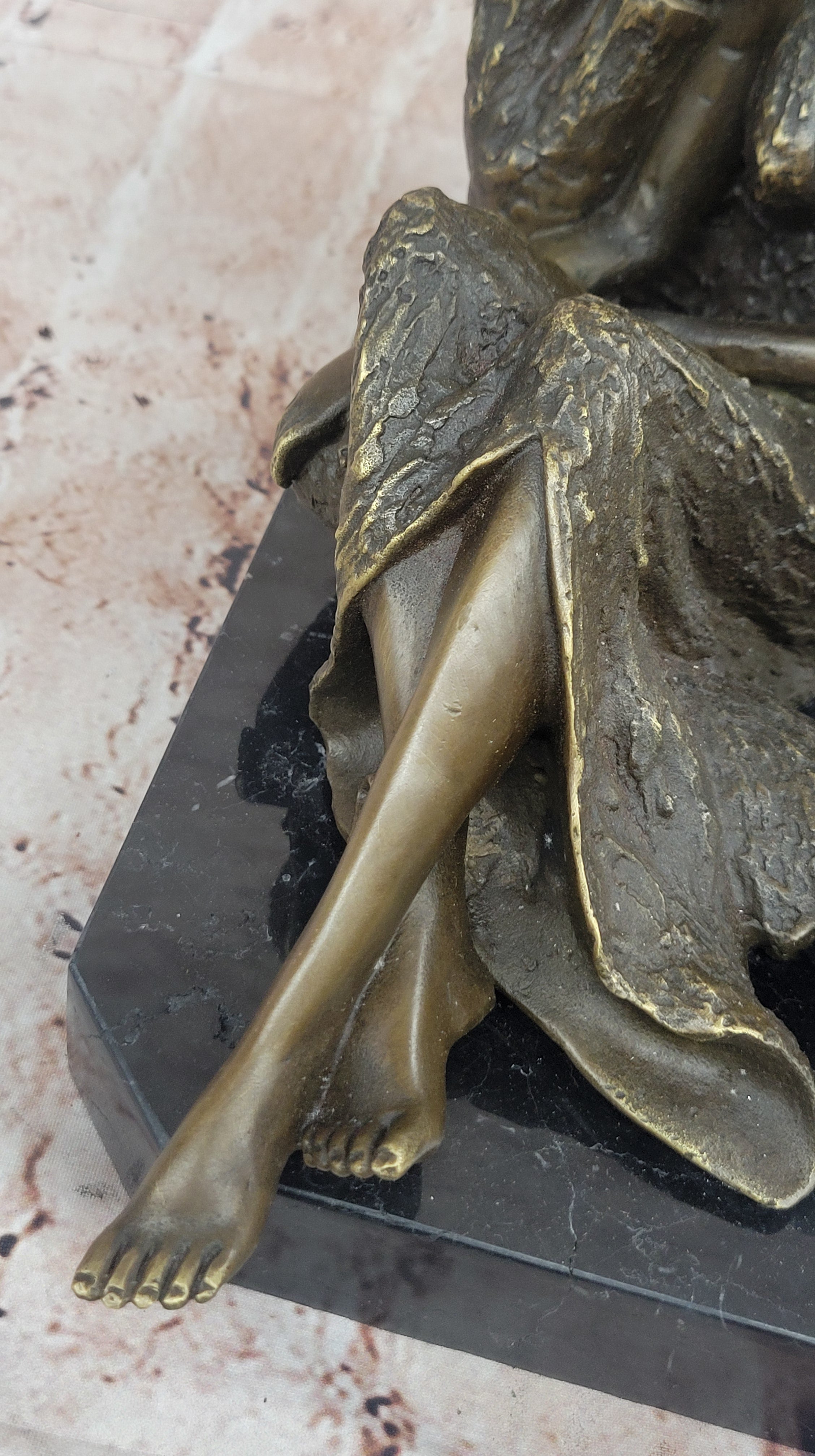 Bronze Romantic Couple Sculpture - Intimate Embrace - Aldo Vitaleh