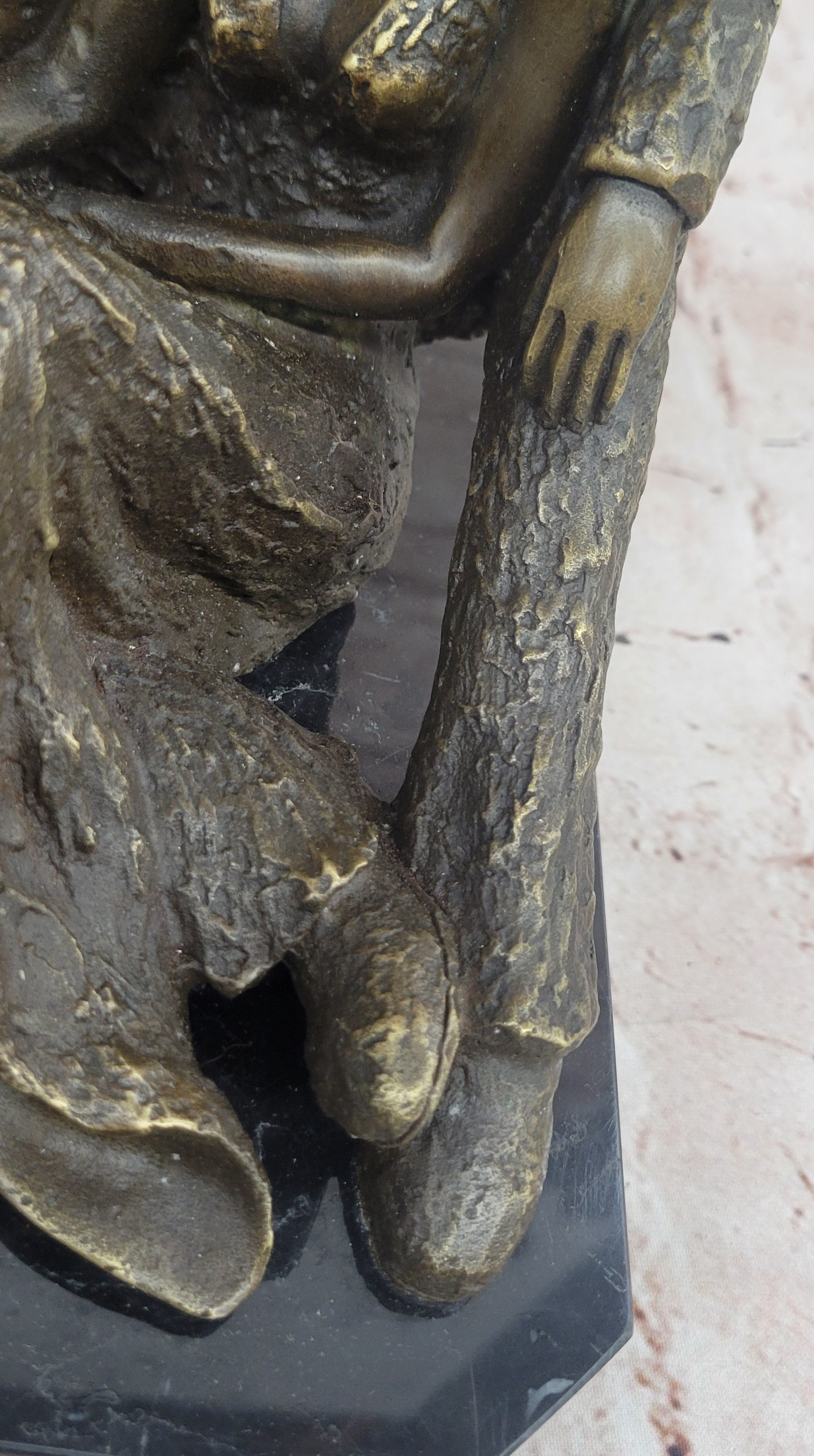 Bronze Romantic Couple Sculpture - Intimate Embrace - Aldo Vitaleh