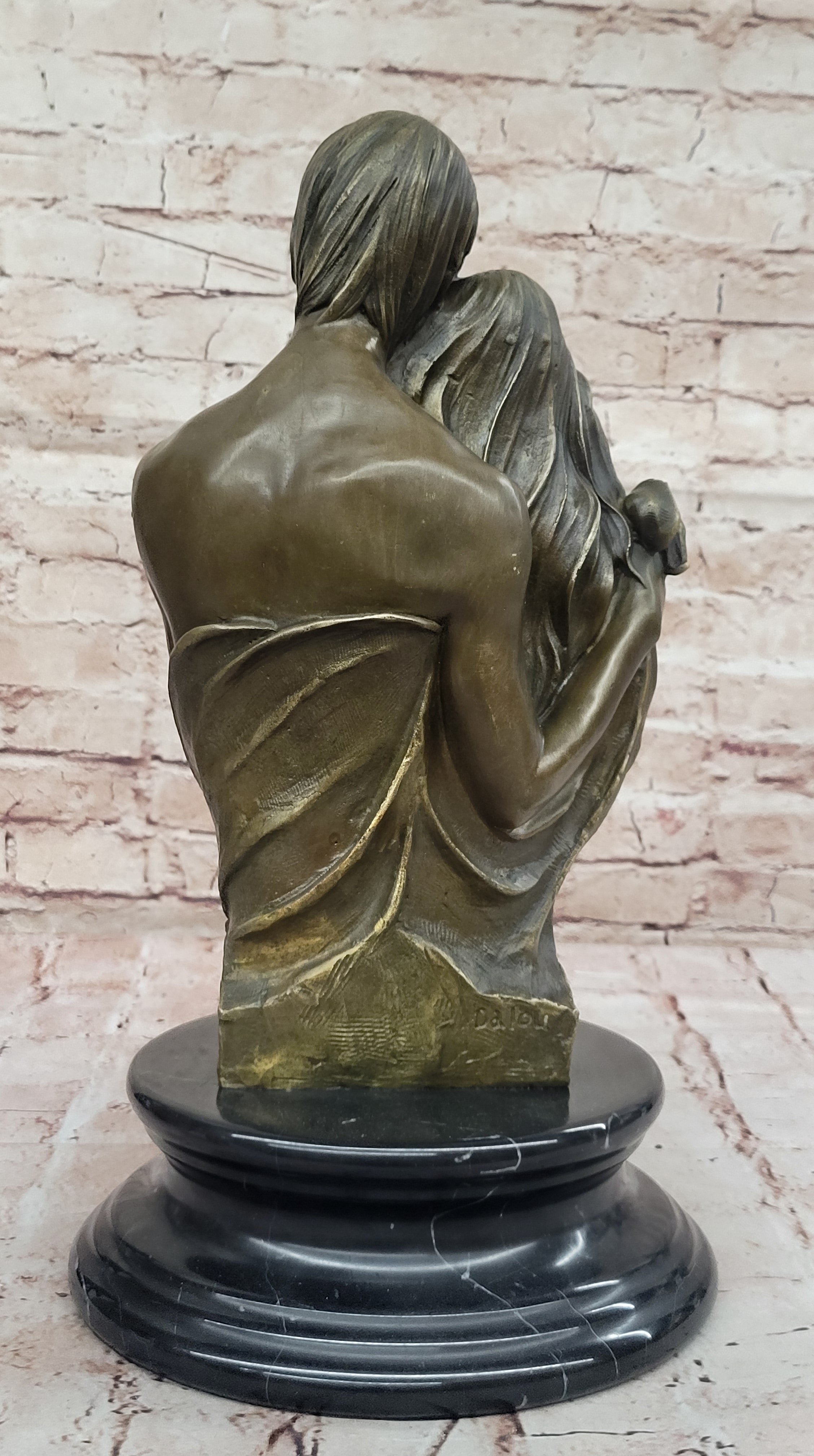 Bronze Family Sculpture – Cherished Moments with Parents and Child