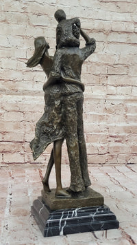 Bronze Family Sculpture – Joyful Moments with Parents and Child
