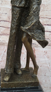 Bronze Family Sculpture – Joyful Moments with Parents and Child