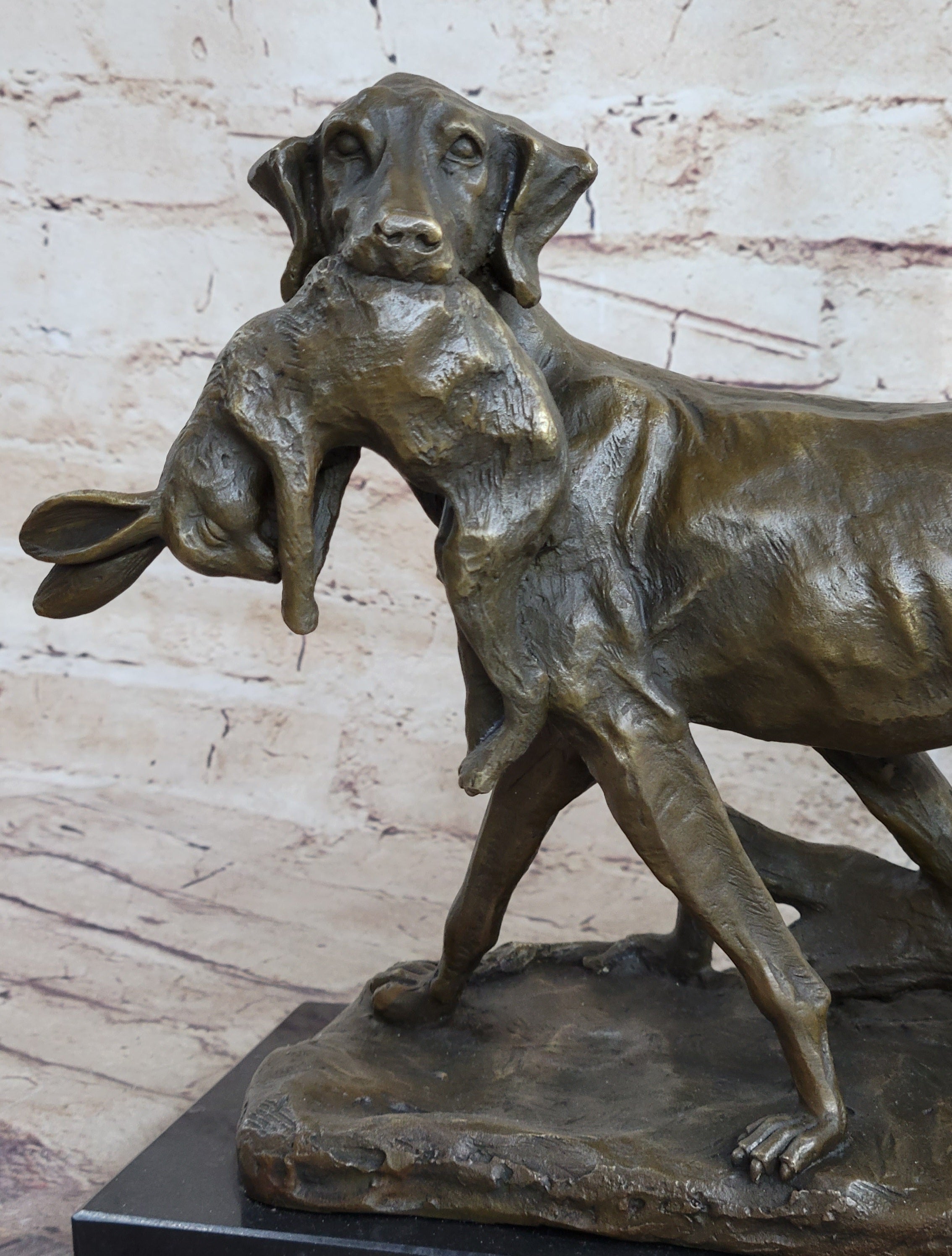 Hot Cast Bronze Sculpture of Hunting Dog Retriever with Rabbit