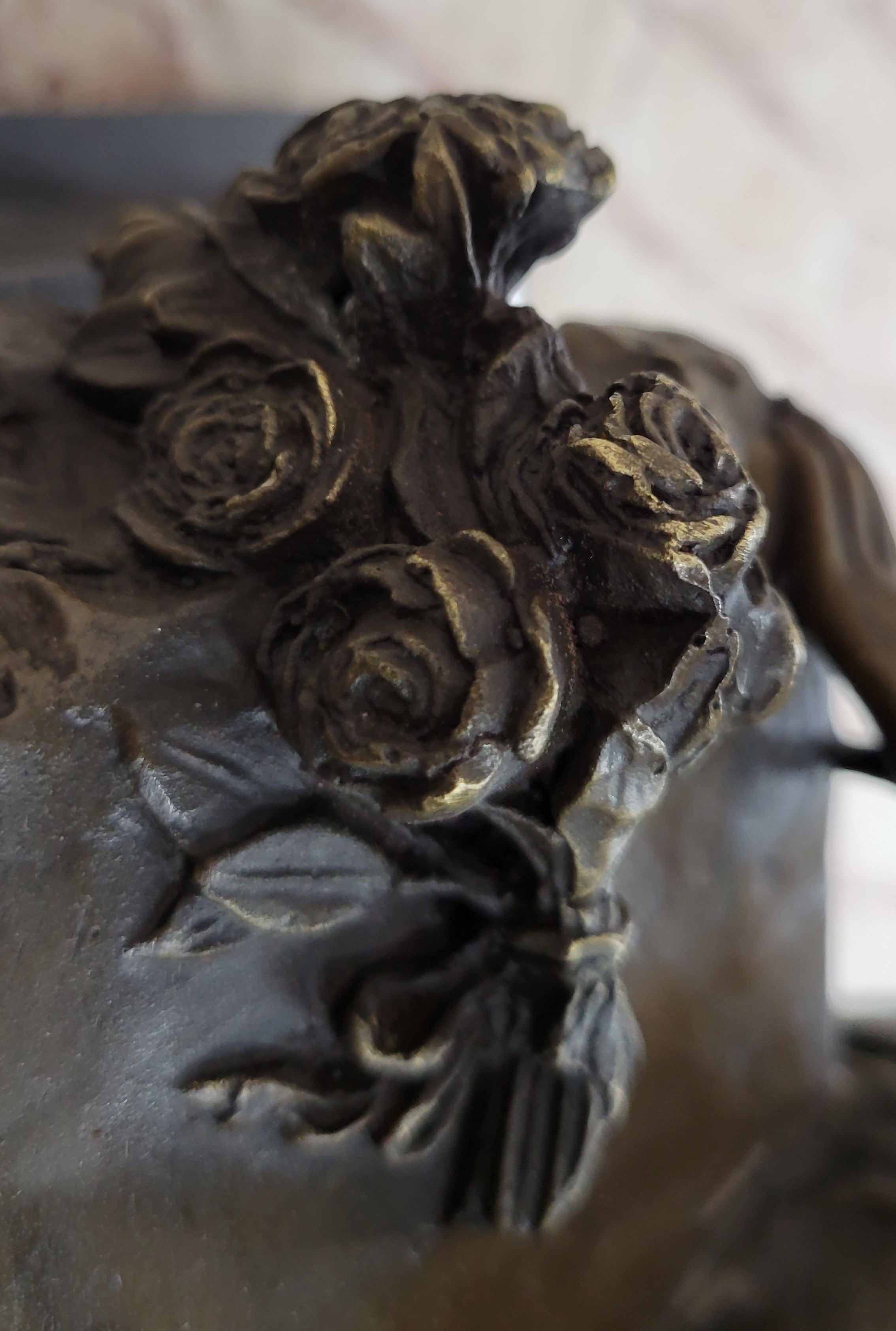 Lovers Romantic Couple Kissing Bronze Sculpture 14" x 16"