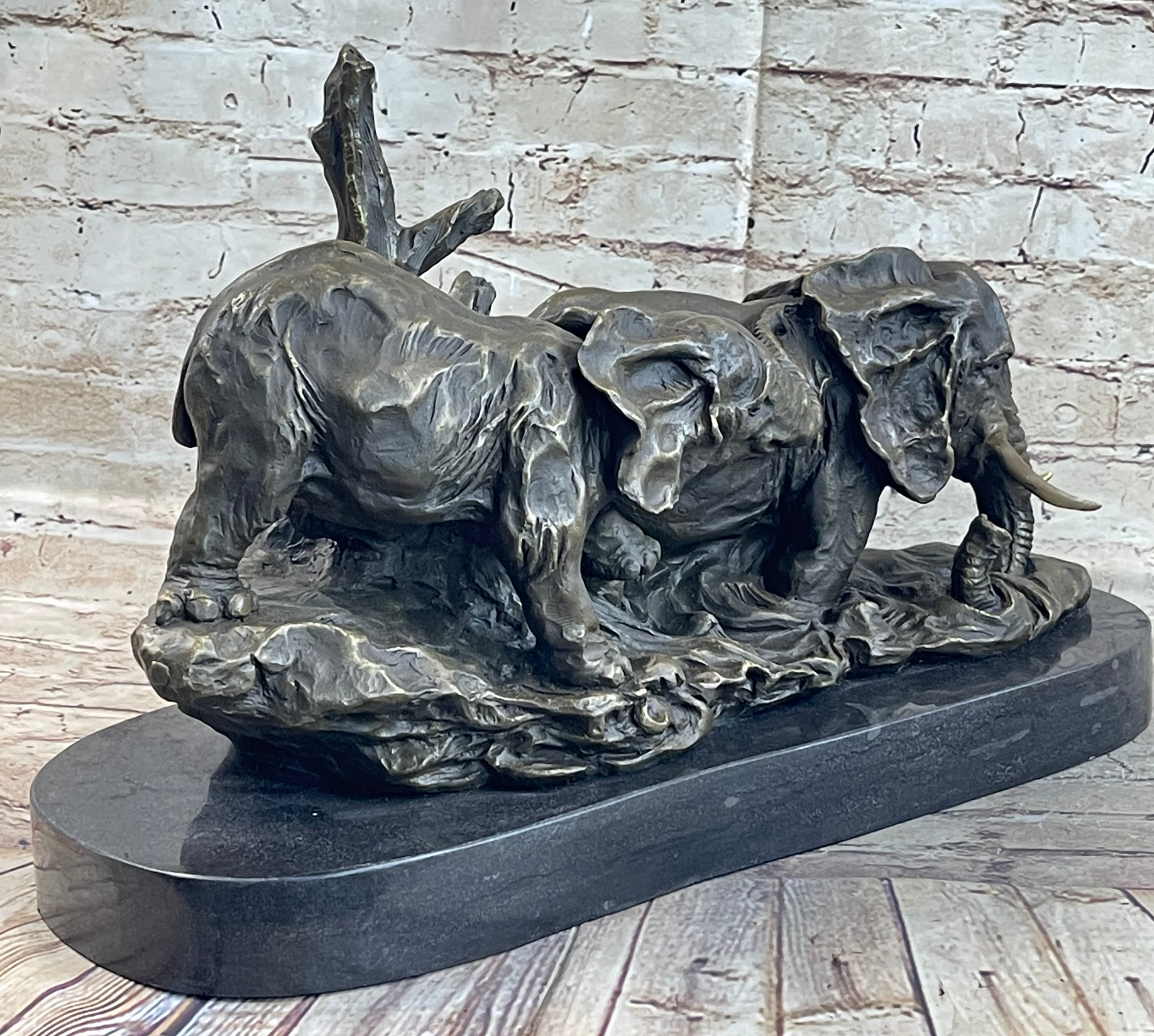 Hot Cast Bronze Sculpture of Two Elephants on Marble Base