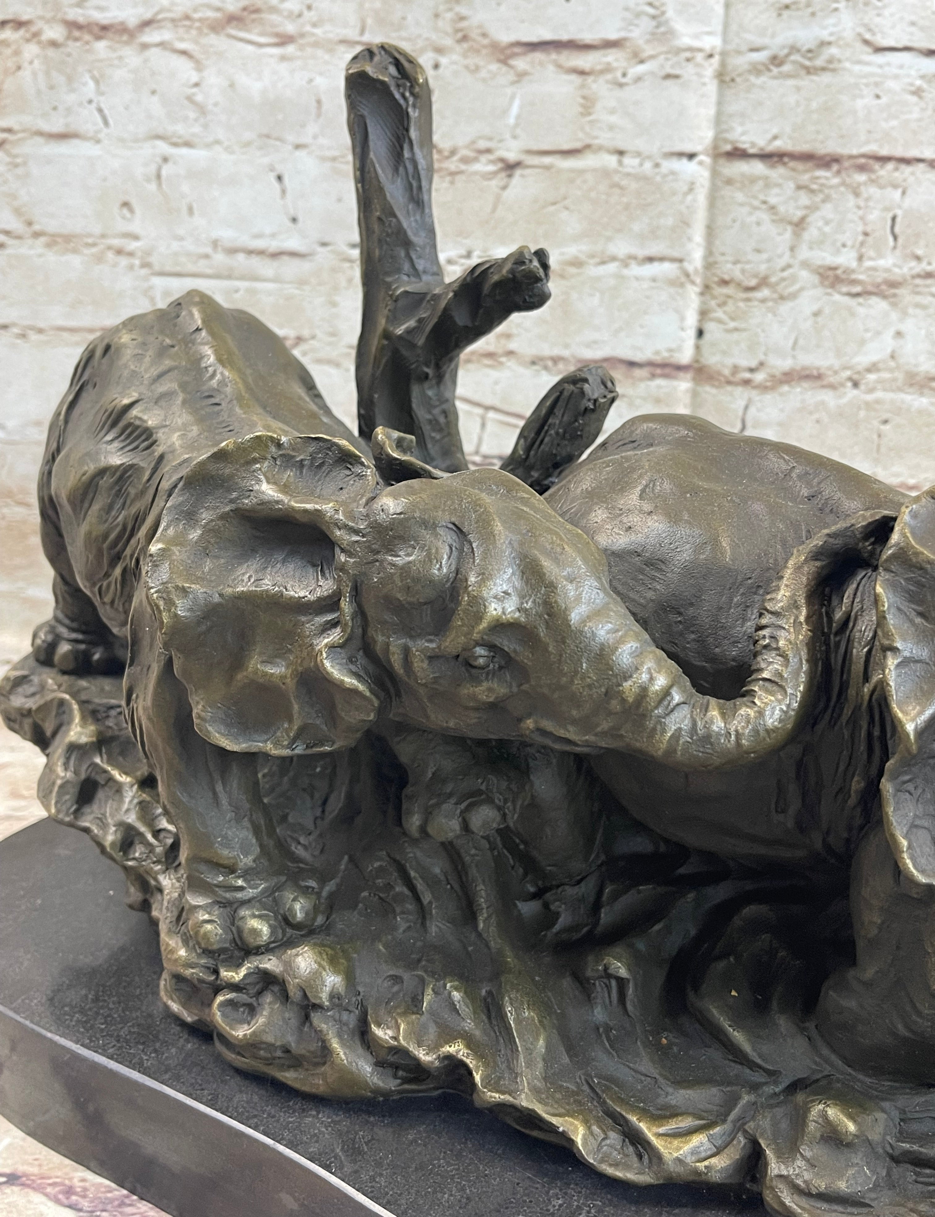 Hot Cast Bronze Sculpture of Two Elephants on Marble Base