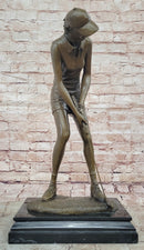 Bronze Female Golfer Sculpture – Lady Putting on Marble Base