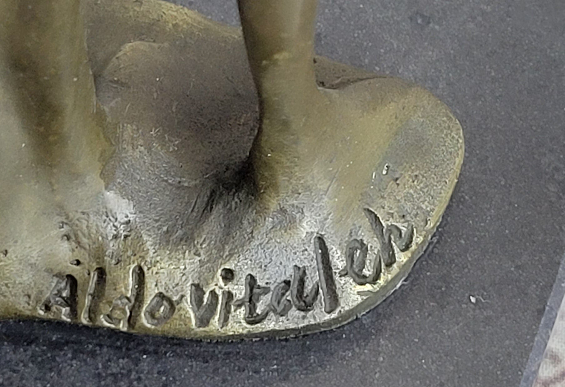 Signed Aldo Vitaleh Two Lovers in Rain Bronze Sculpture